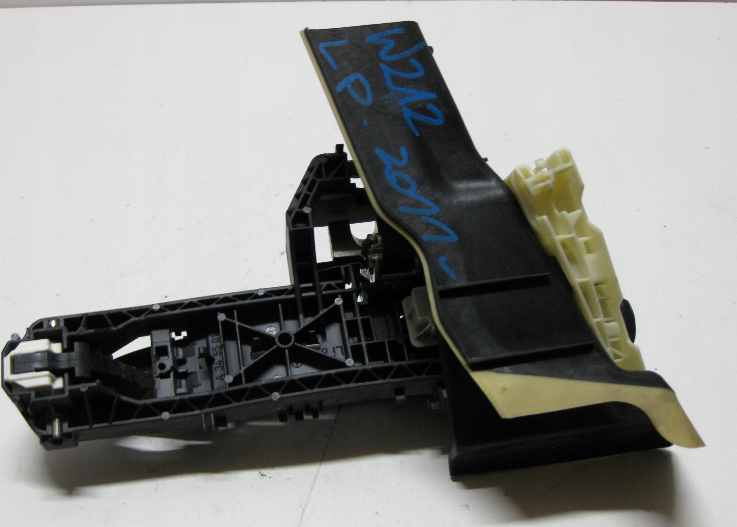 MERCEDES W212 E KLASA 11r handle left front A358401