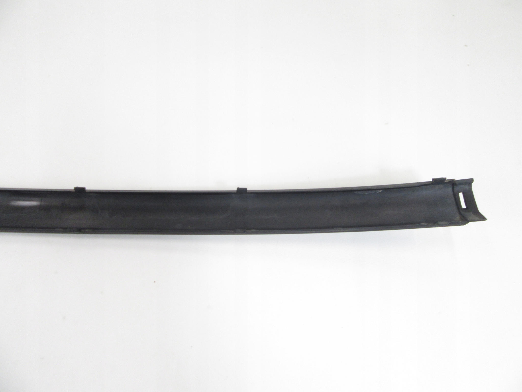 Leiste Schutzleiste Blende Abdeckung mitte der Stoßstange heck BMW e46 Sedan