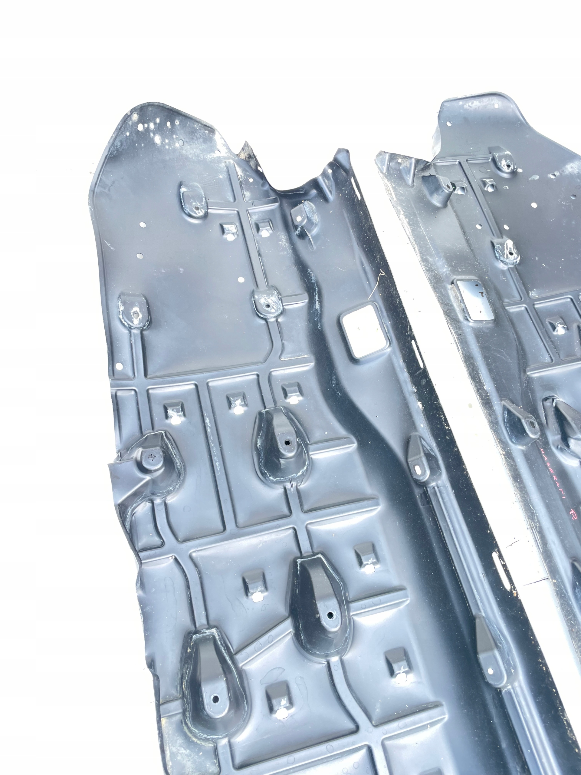 MASERATI LEVANTE RECHTS BLENDE ABDECKUNG ABDECKUNG 670032422