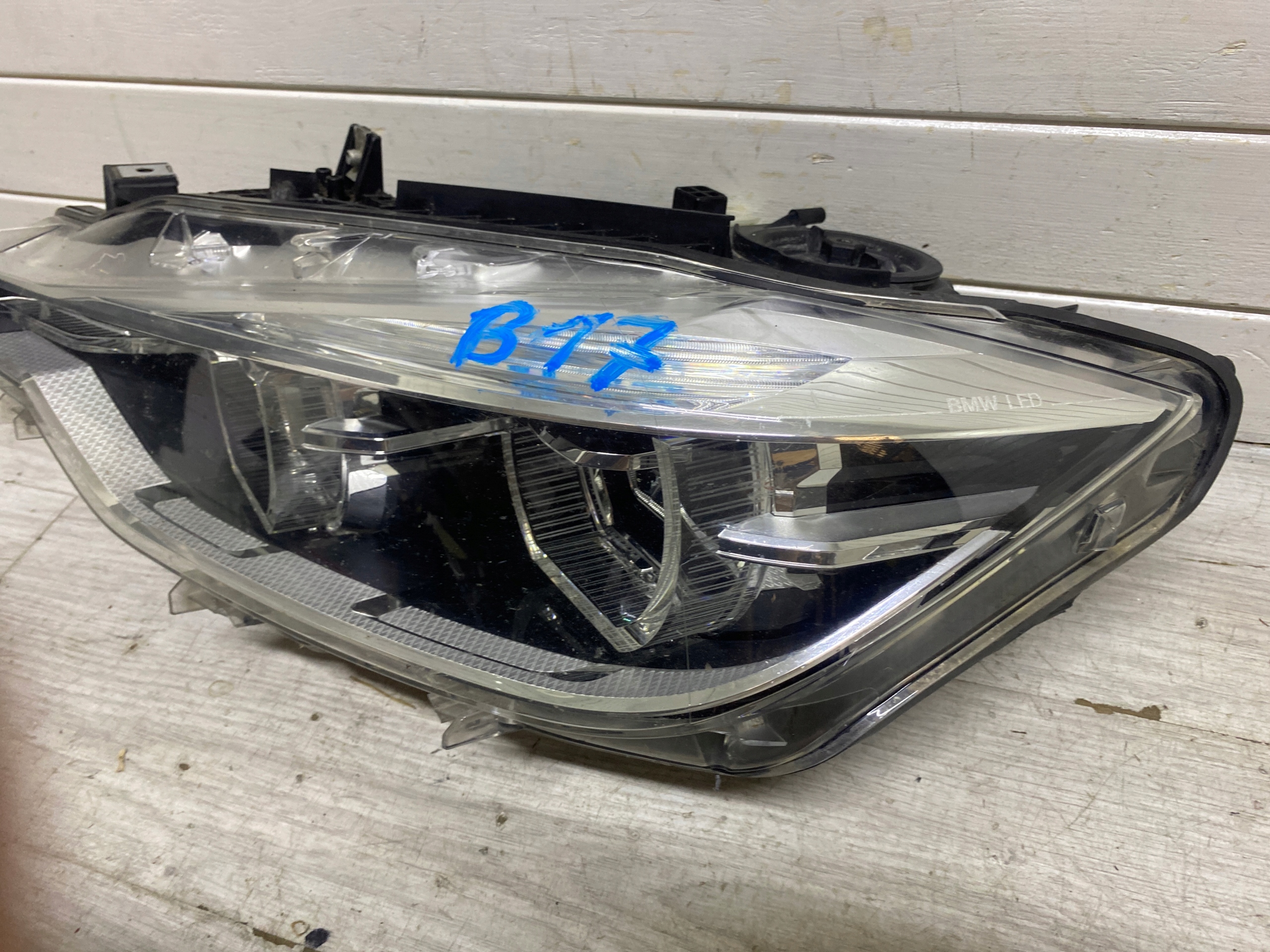 BMW F30 F31 LCI light REFLEKTOR front LED left 9883501
