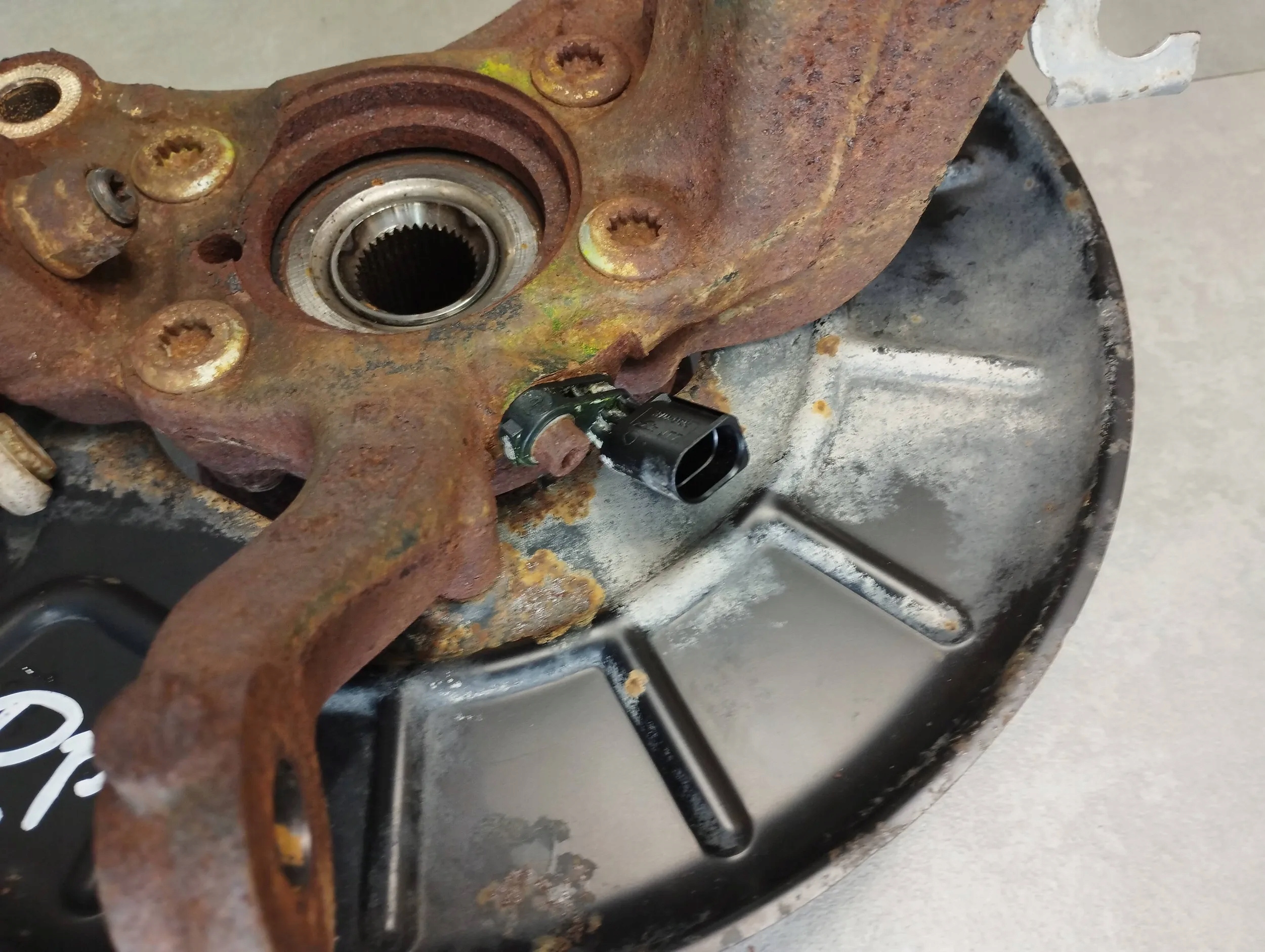 VW GOLF V 1.6 otoč pravá předek
