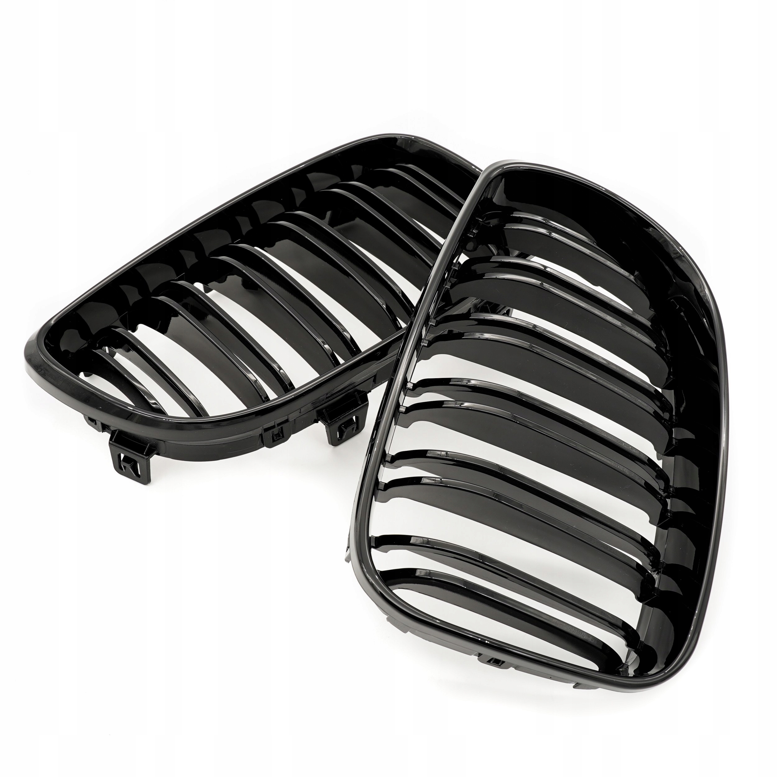 GRILL NERKA ATRAPA BMW 1 E81 E87 51712150366 CZARNY POŁYSK FACELIFT Producent części ESEN SKV