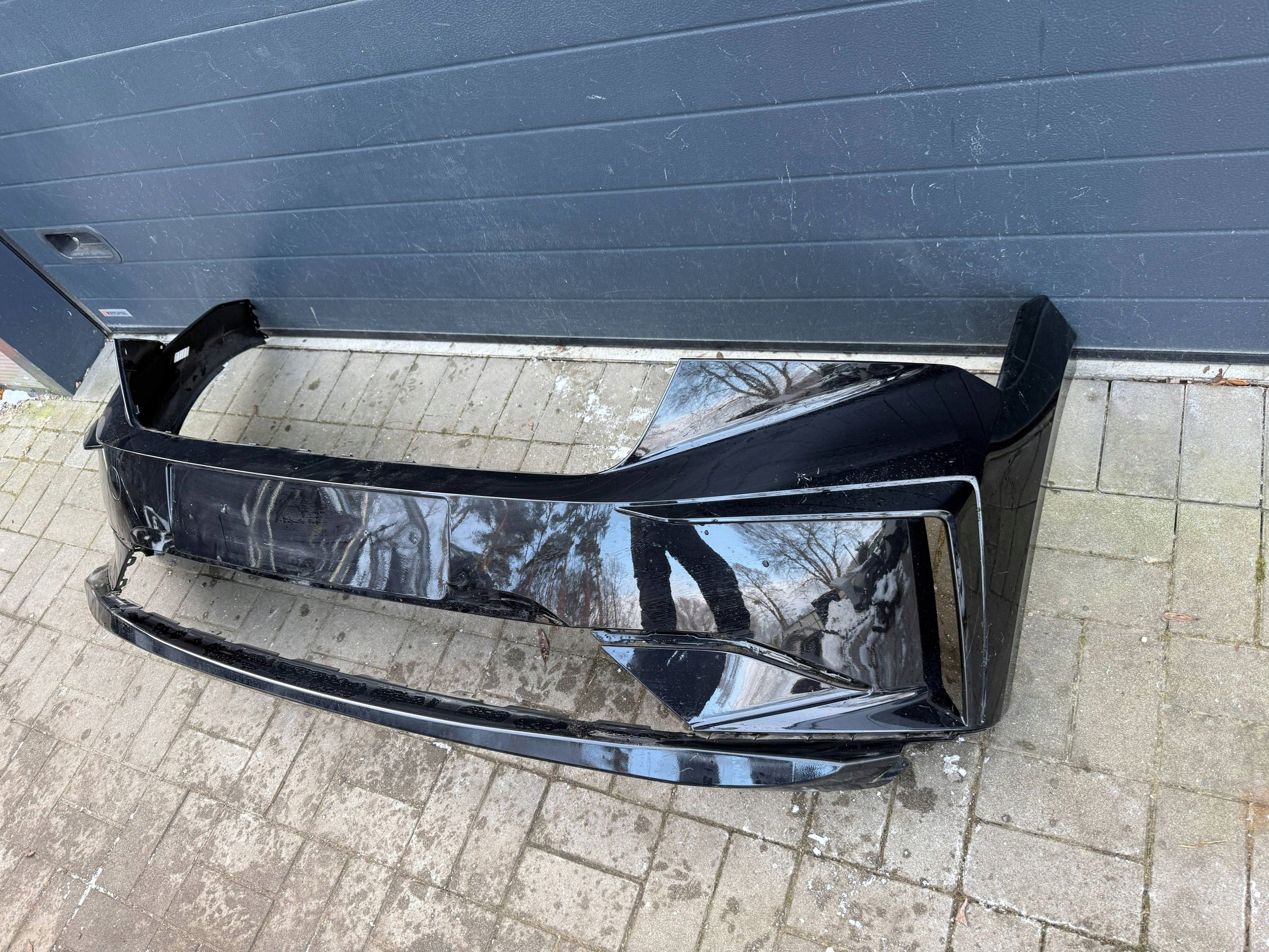 Skoda Enyaq iV 21- bumper front front without PDC