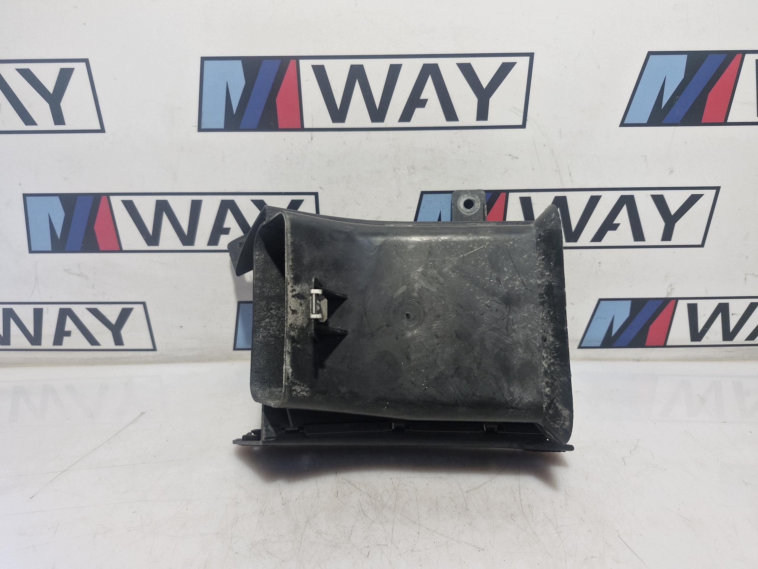 7203964 BMW E60 E61 E63 E64 csatorna přívod vzduchový pravý předek