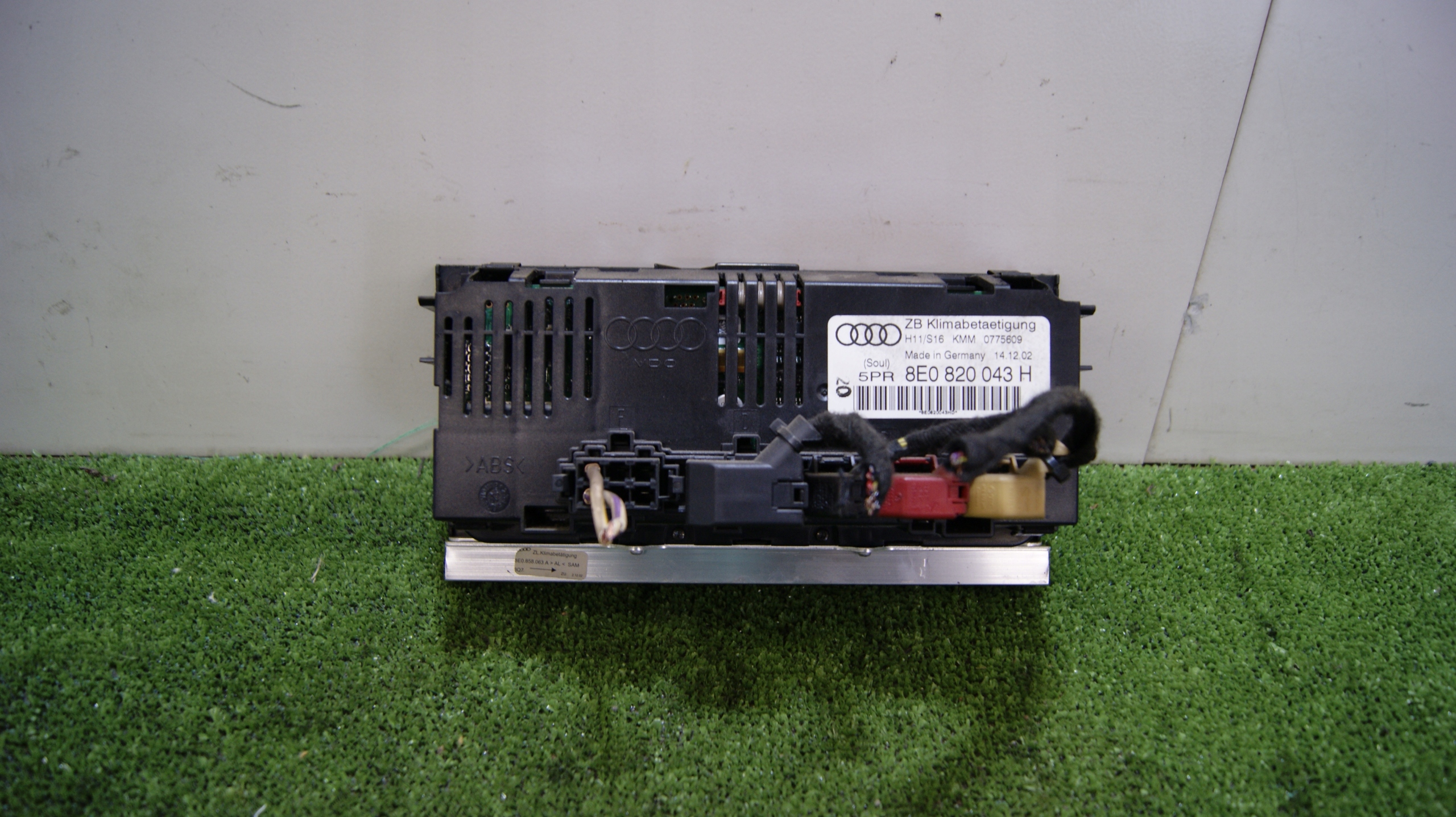 control panel air conditioning devices AUDI A4 B6 8E0820043H