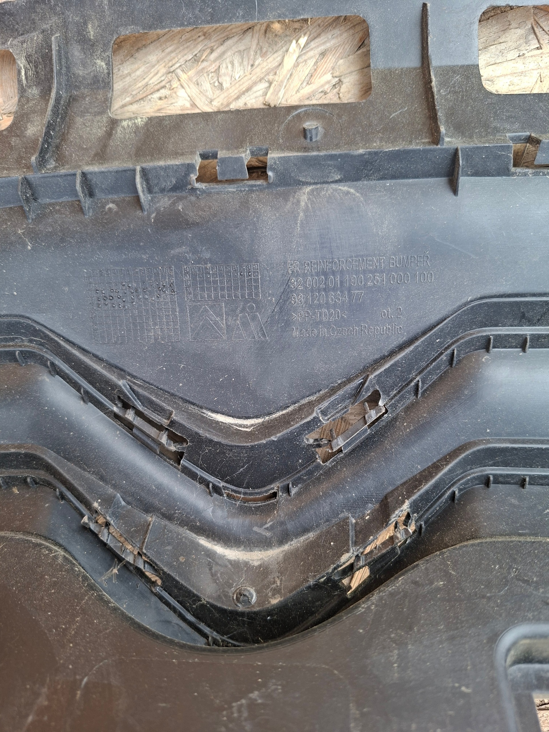 Grill CITROEN C3 9812063477