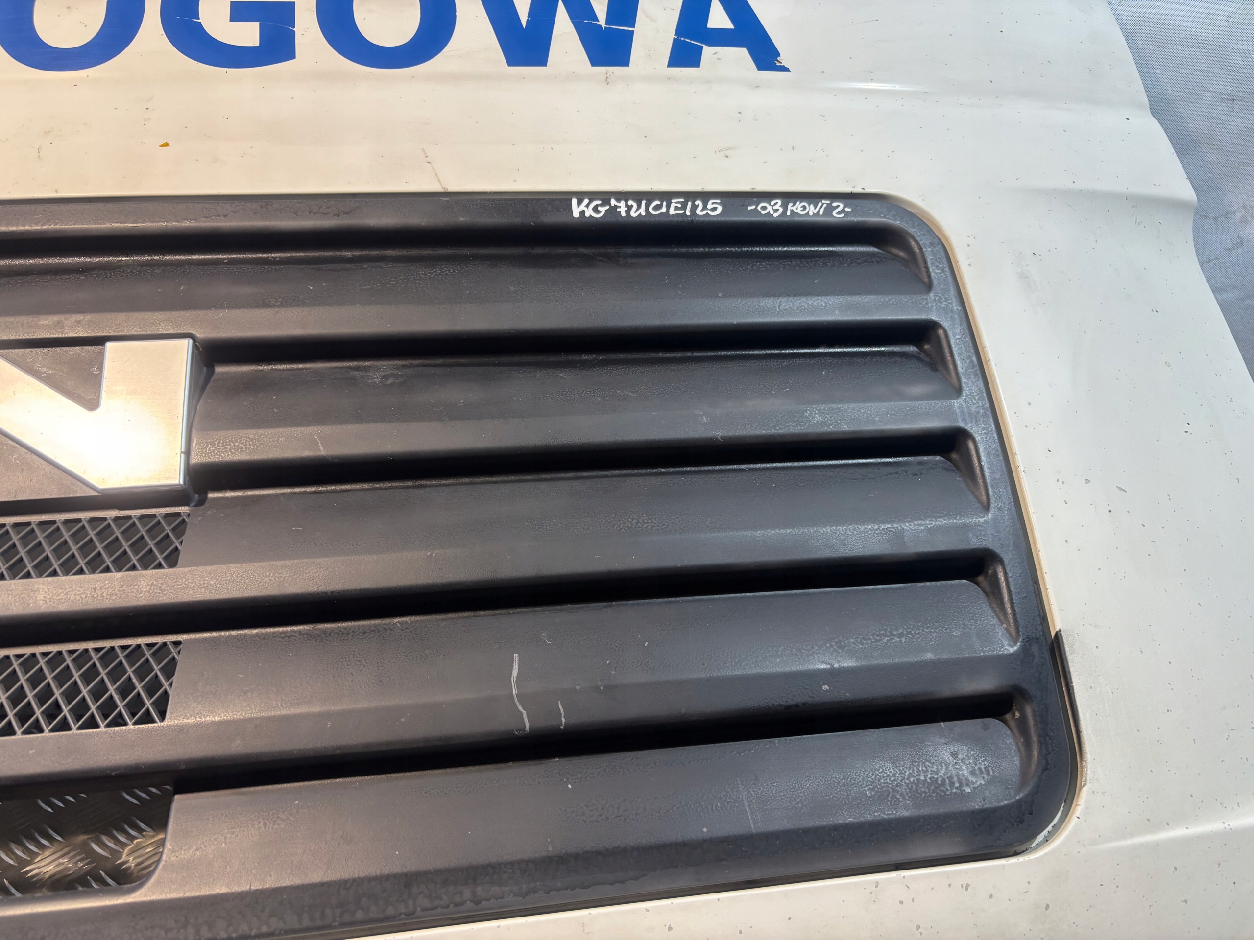bonnet grille front MAN TGL 81.61110.0063