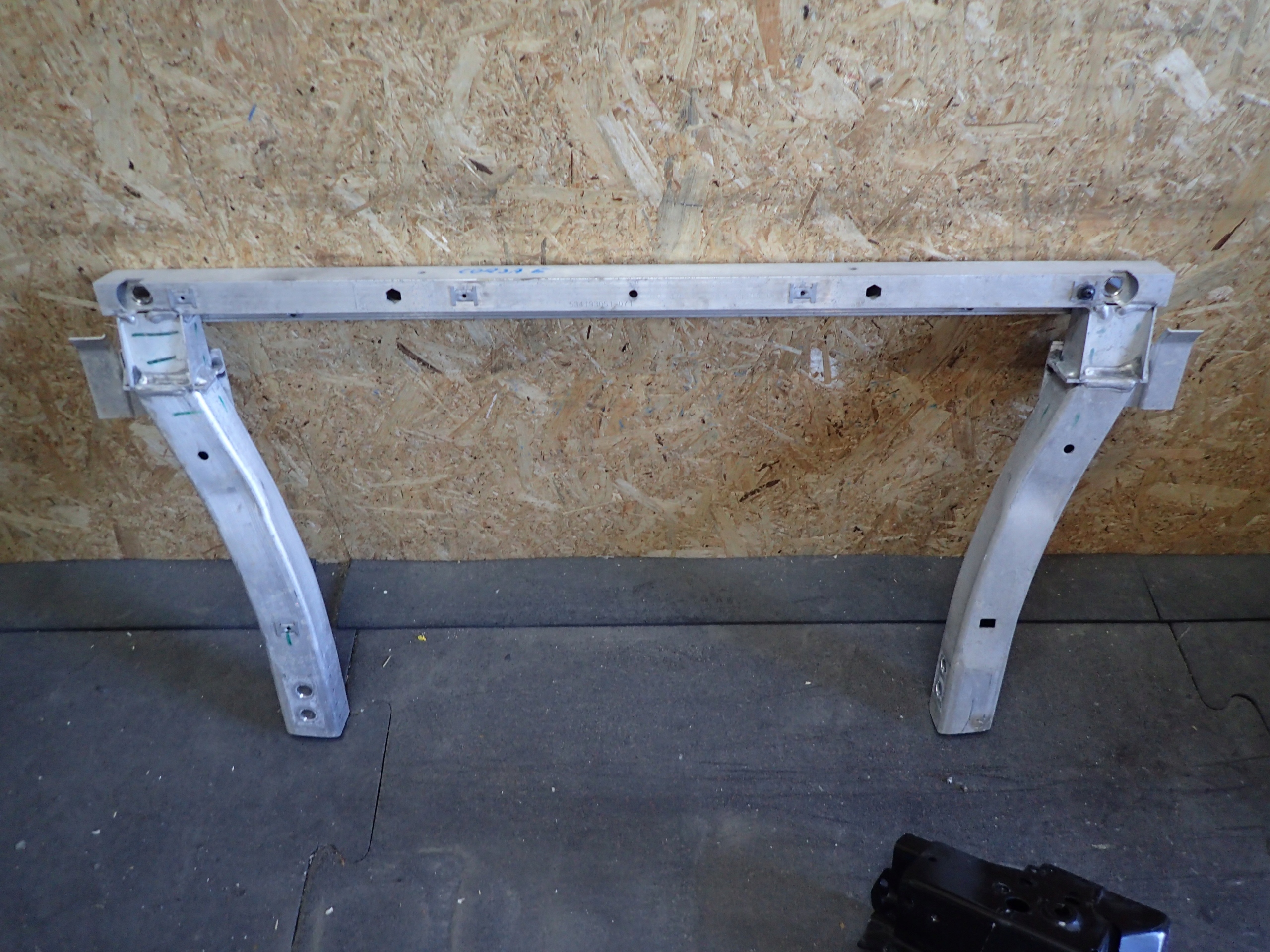 PAS PRZEDNI BELKA POD CHŁODNICE OPEL CROSA E Producent części Opel OE