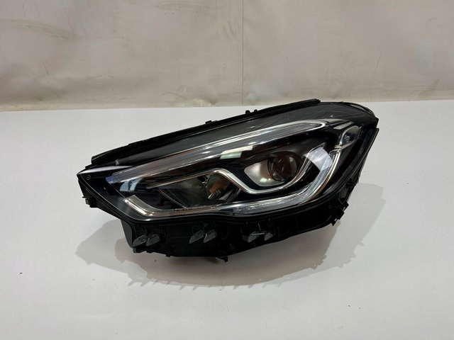 MERCEDES GLA H247 LEWA LAMPA PERFORMANCE