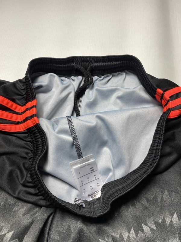 MANCHESTER UNITED ADIDAS Clima Lite oryginalne czarne spodenki M Właściwości oddychające
