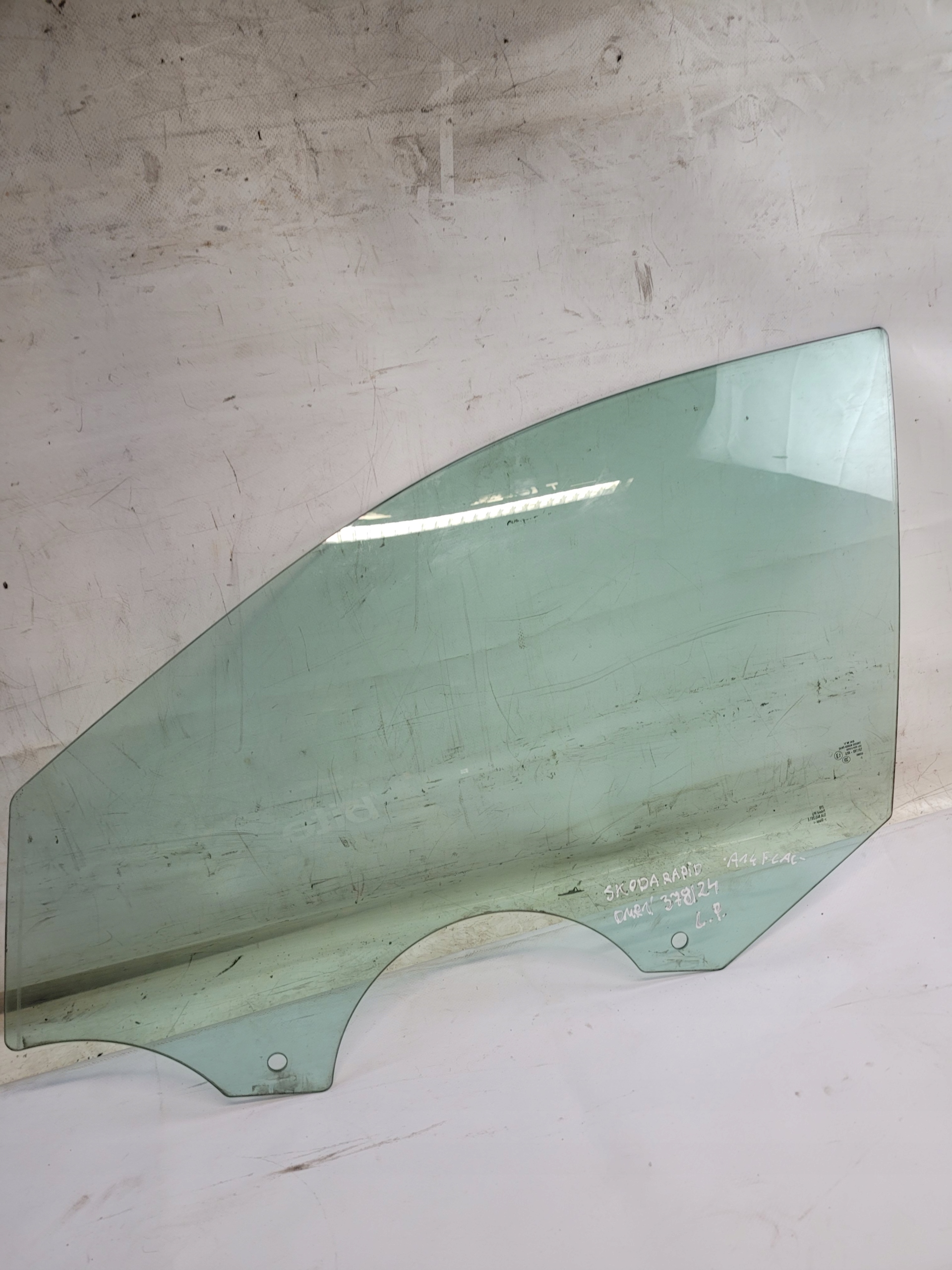 window side door left front left front SKODA RAPID 15r.