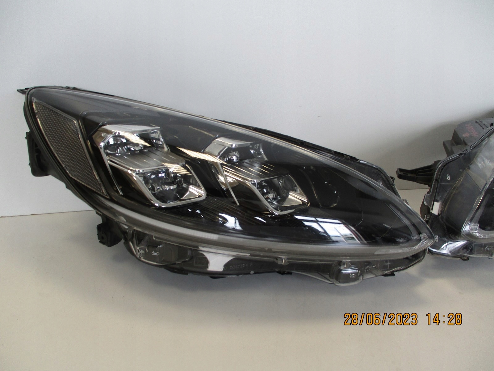 light LED FORD KUGA MK3 LV4B-13E014-FC right