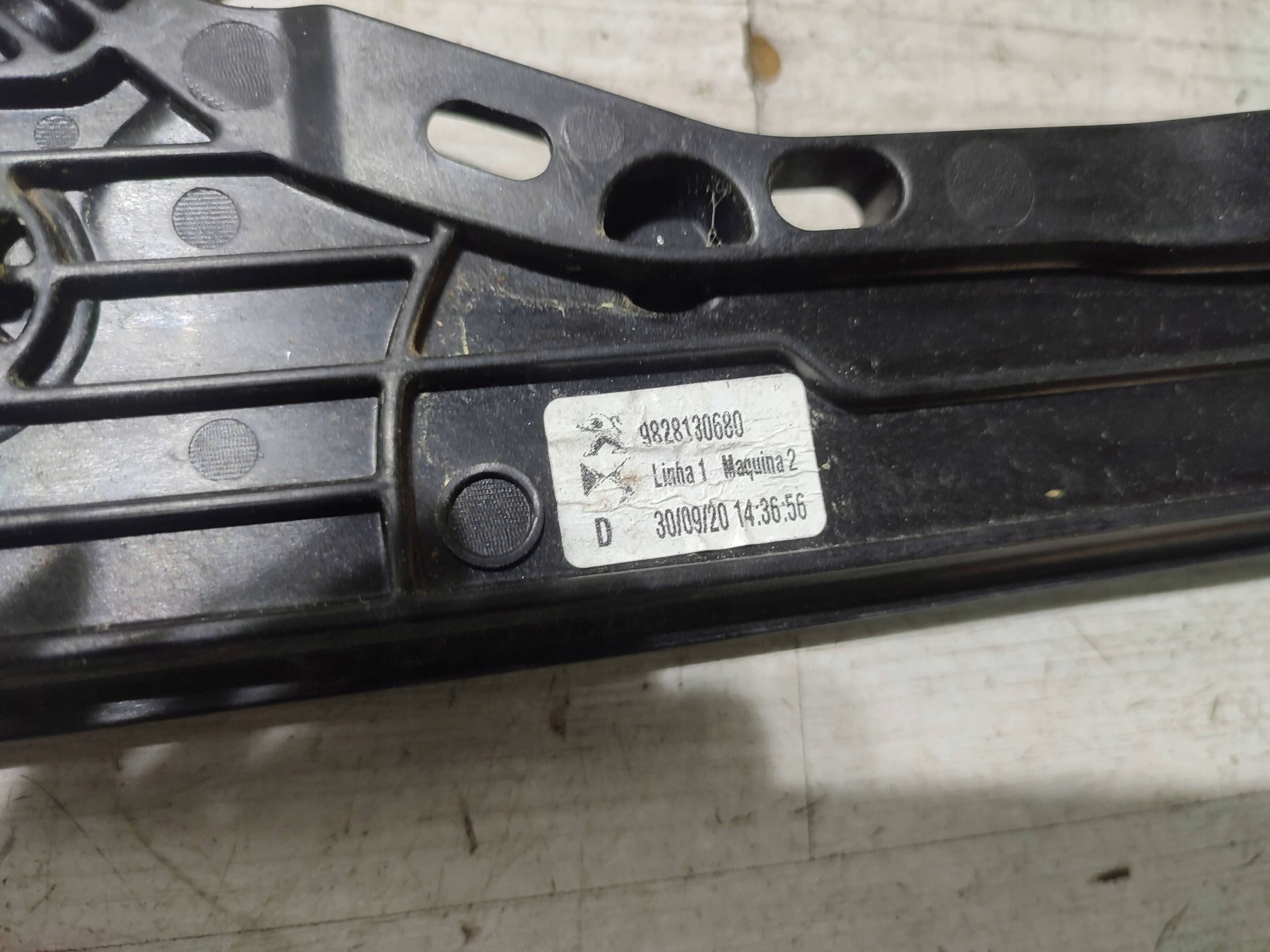 Peugeot 2008 II 2020 front right window regulator door przednich