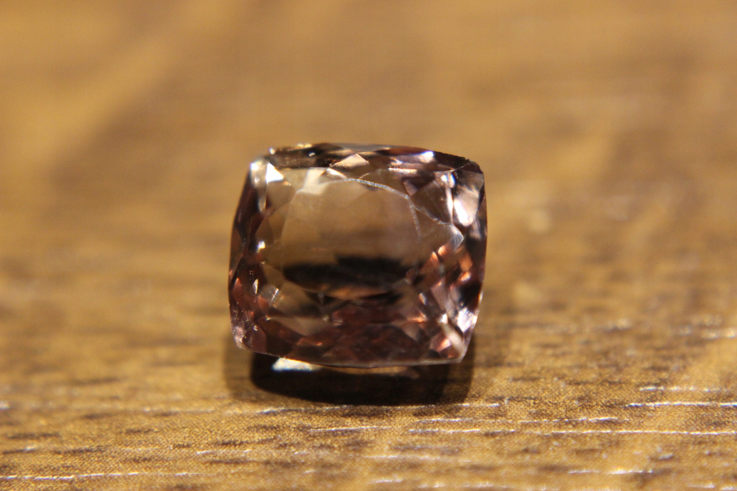 Ametryn přírodní kámen 1.57g (7.85ct)