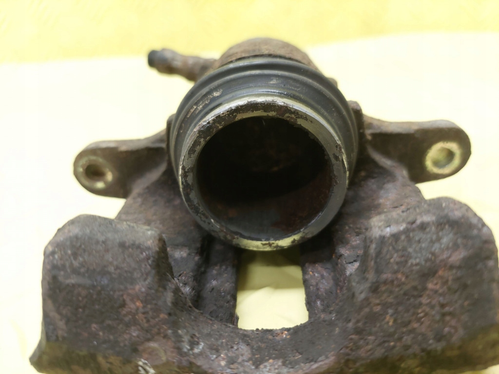 VOLVO 340 DL 1.4 caliper left front