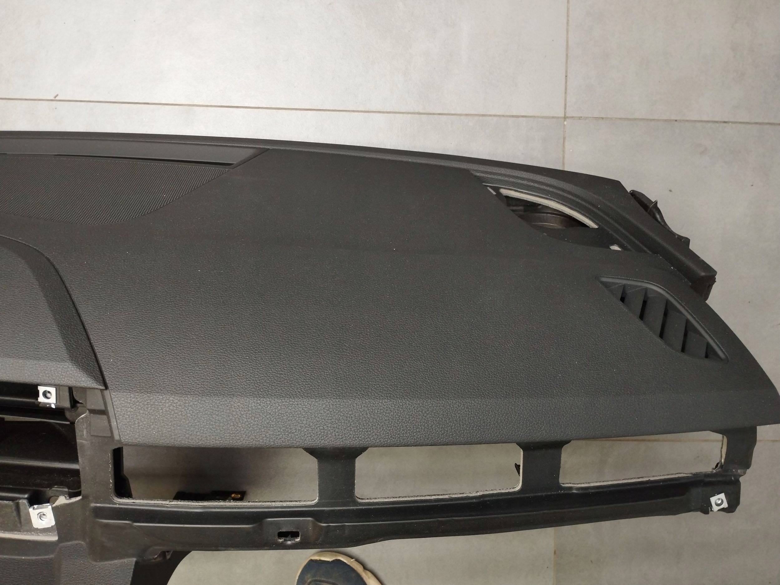 Audi A4 B9 8W dashboard instrument panel console cockpit 8W1858041