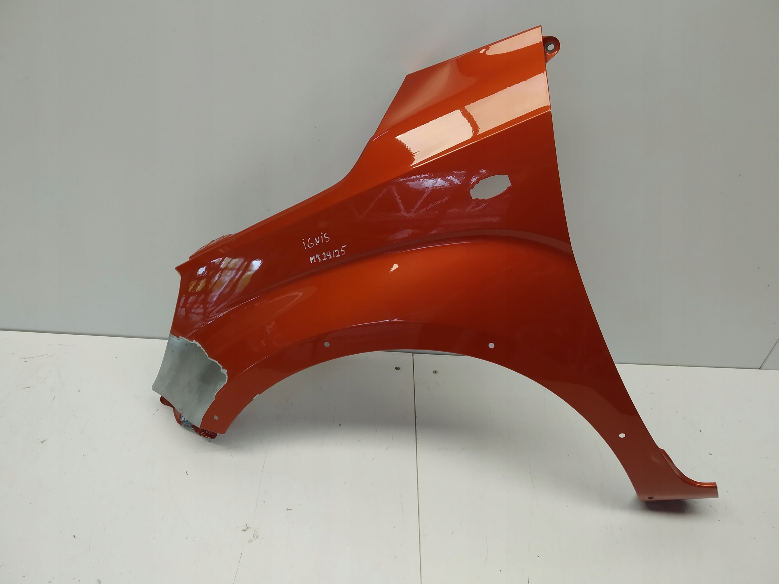 2016r + Suzuki Ignis III fender front left below indicator original