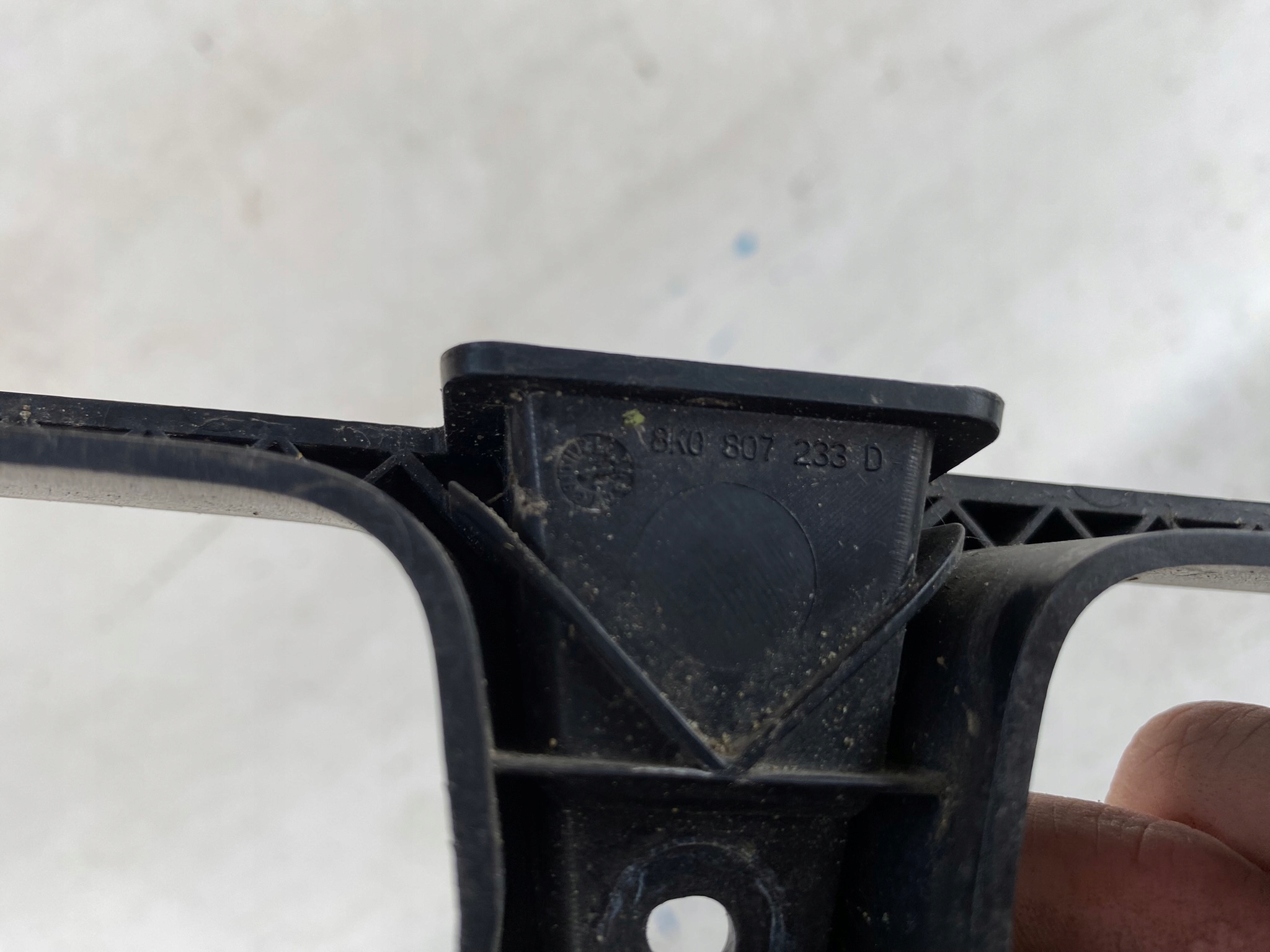 AUDI A4 B8 ALLROAD 8K 08- grid of a bumper front central 8K0807233D