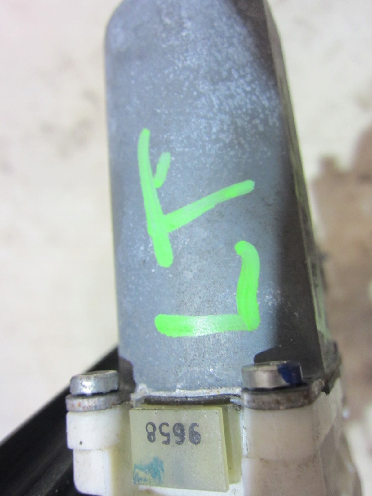 BMW X5 E70 N52 damper windows left rear part 7166381