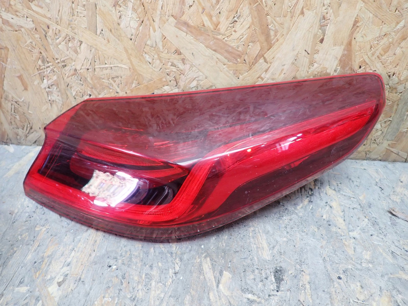 light right rear right rear part KIA XCEED 2019- 92402-J7350