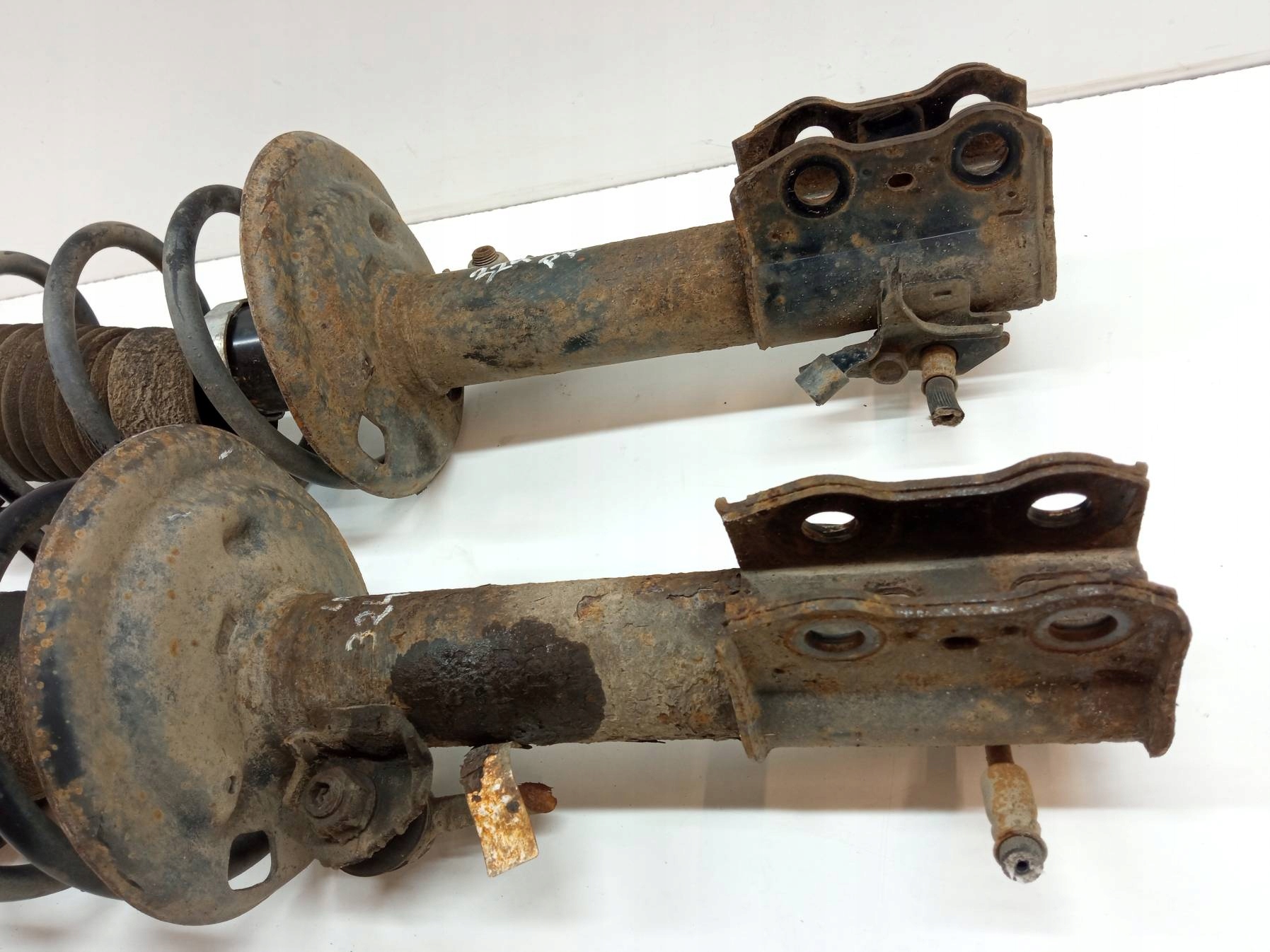 shock absorber right left front 1.33 B 99 KM KPL Toyota Yaris III (2011-2020)