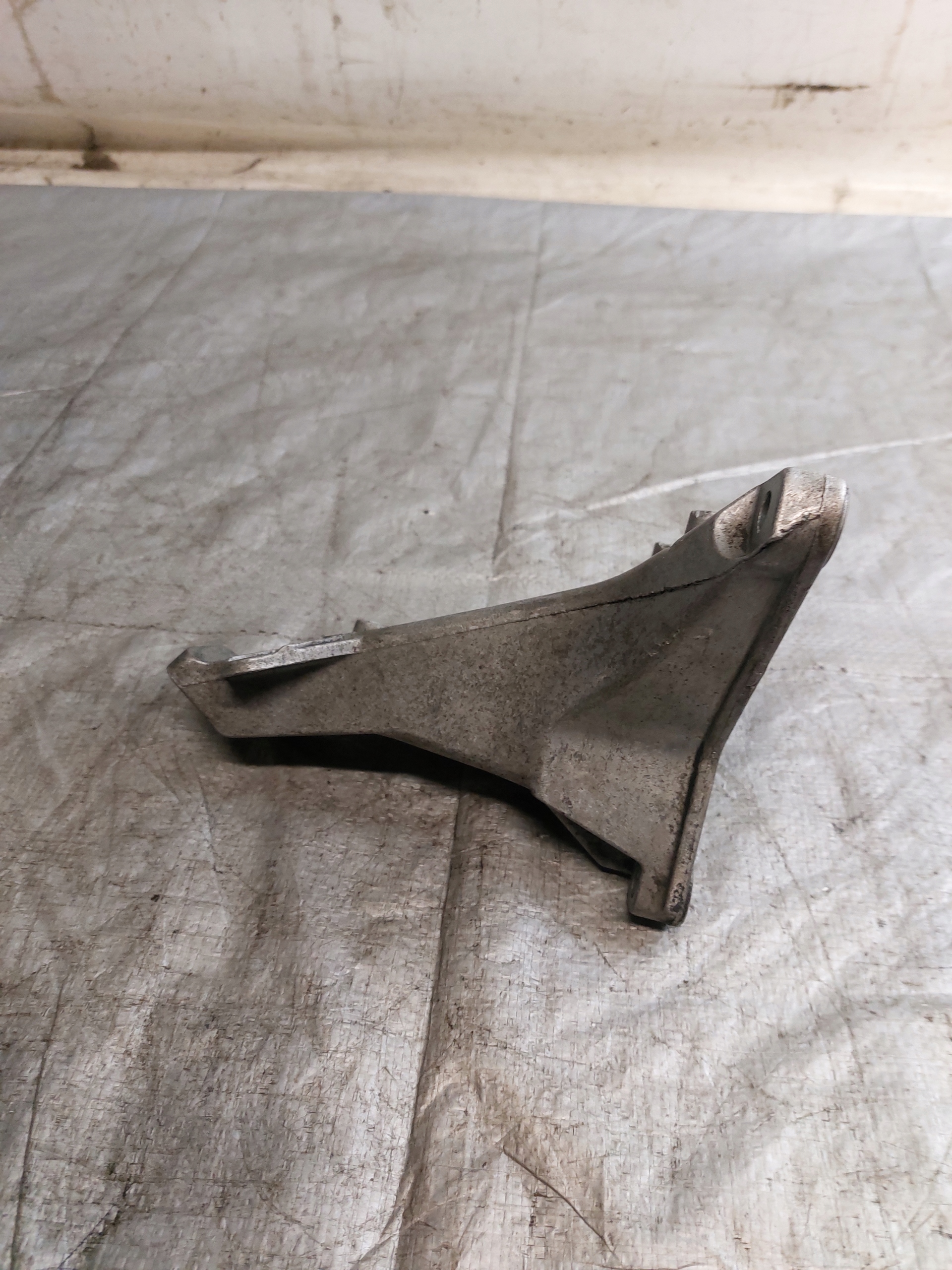 engine mount VW PASSAT B5 1.6