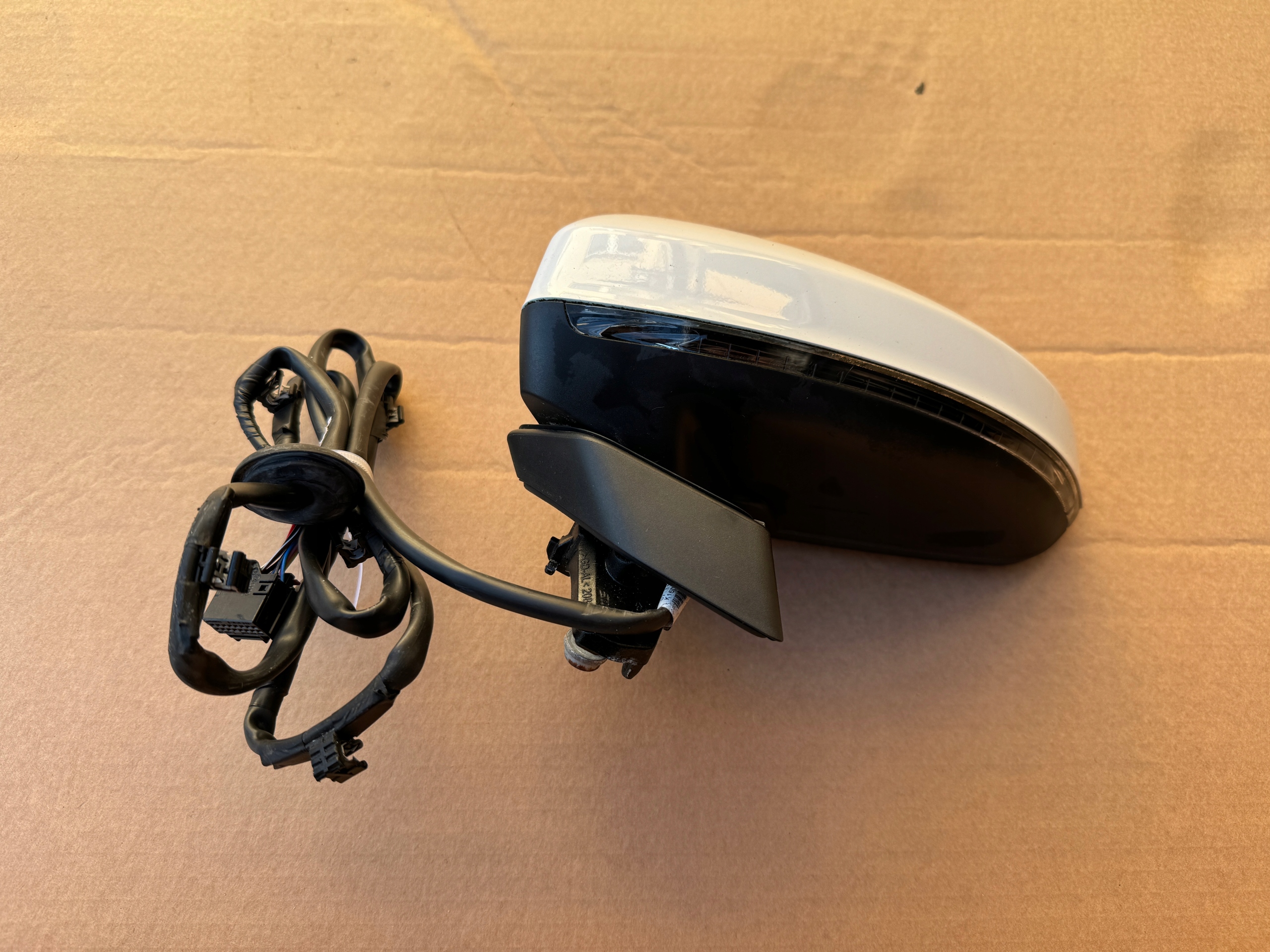 Lusterko LEWE 10 PIN AUDI TT 8S LS9R 8S1857409A