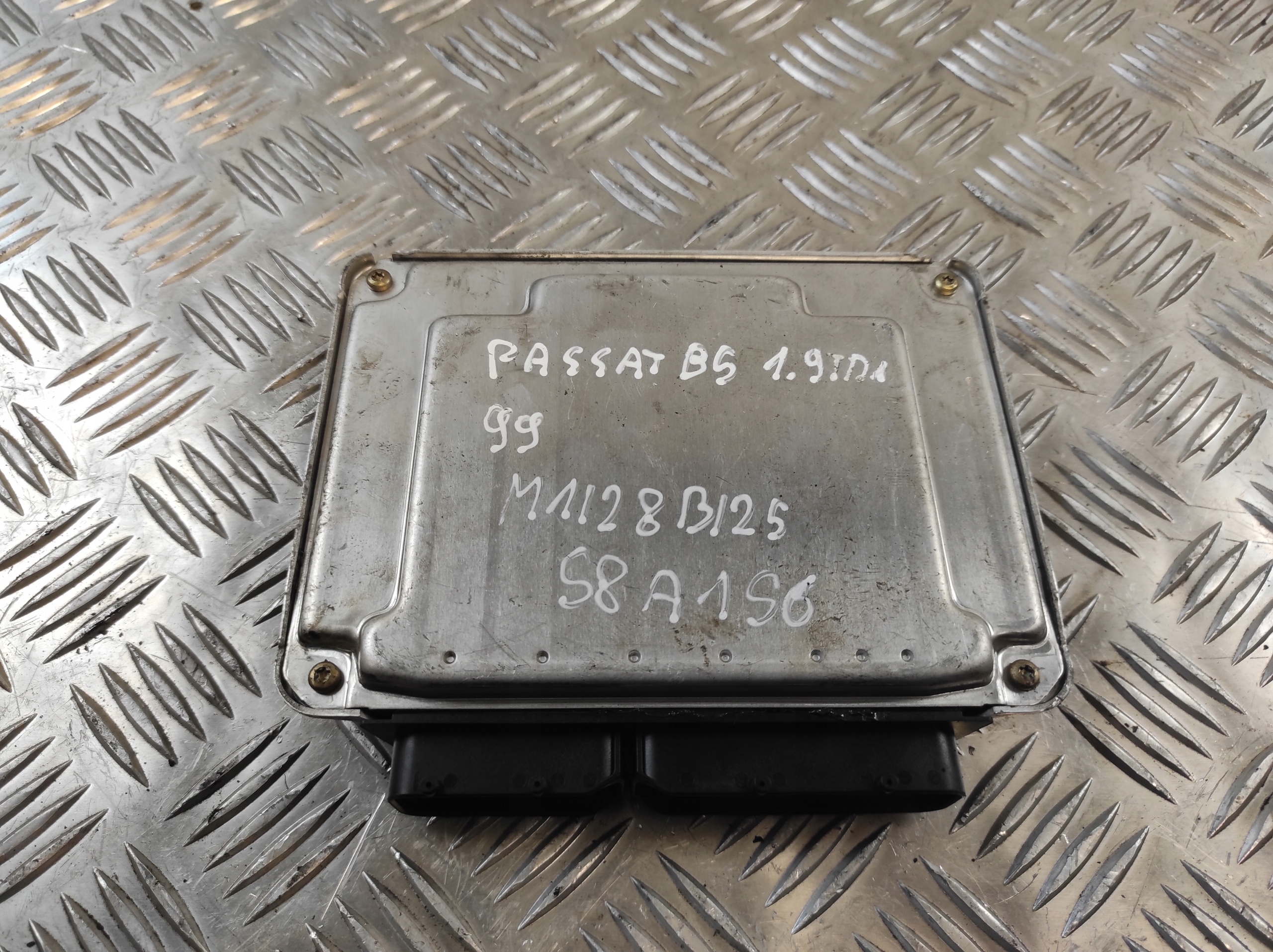 control unit computer of the engine VW PASSAT B5 1.9 TDI 038906019ER 0281010704
