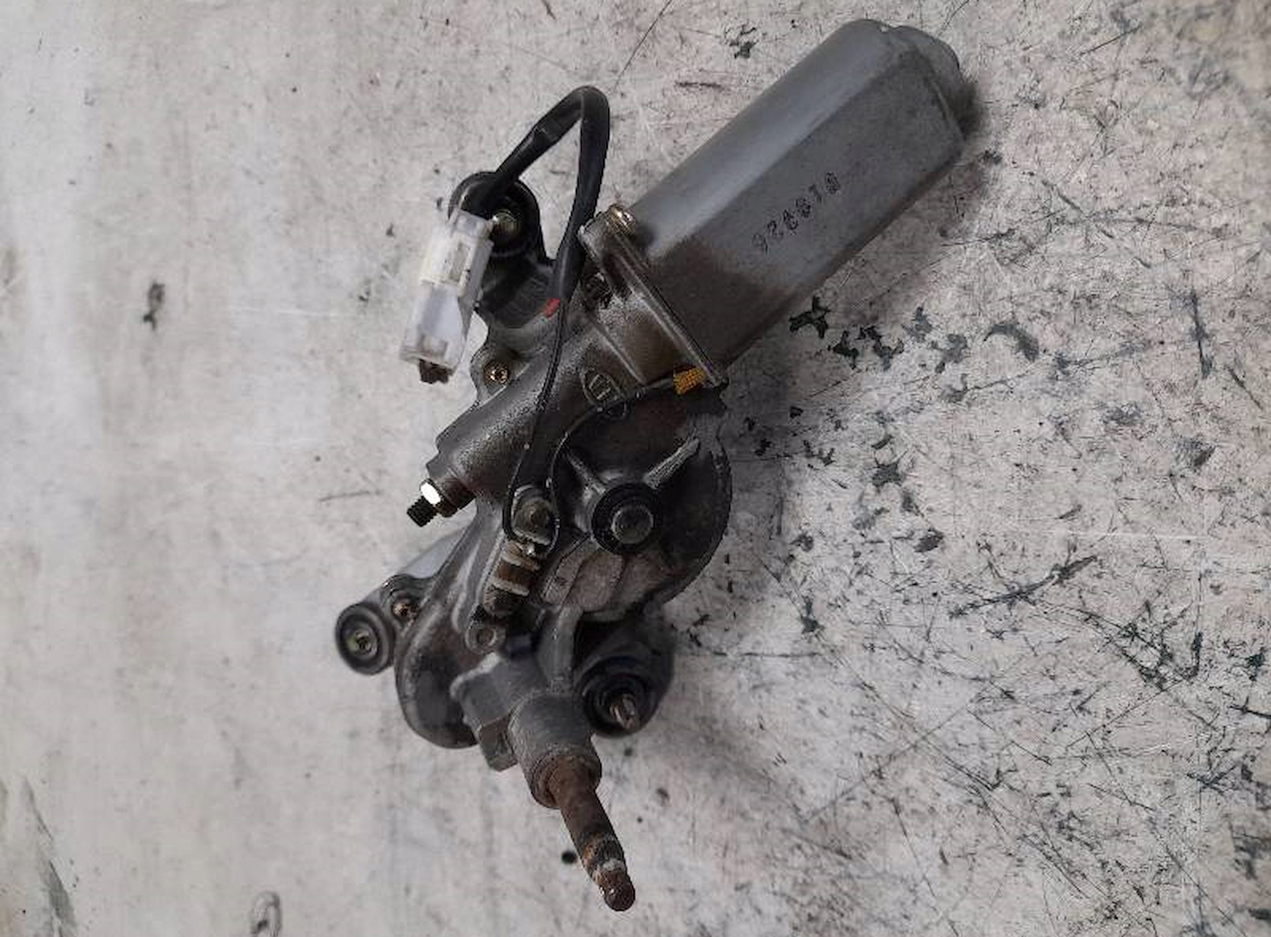 SILNICZEK WYCIERACZKI TYLNEJ KIA RIO Producent części Inny