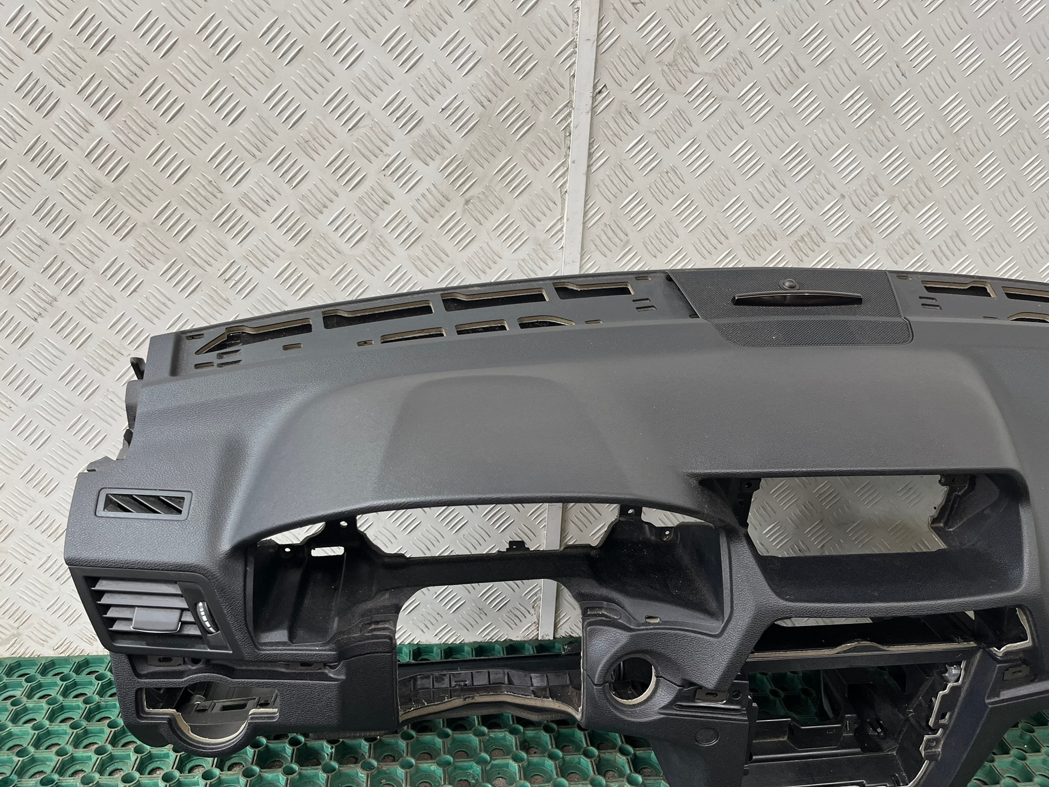 MERCEDES E-KLASA W207 09-16 dashboard instrument panel console A2076800087 EUROPA