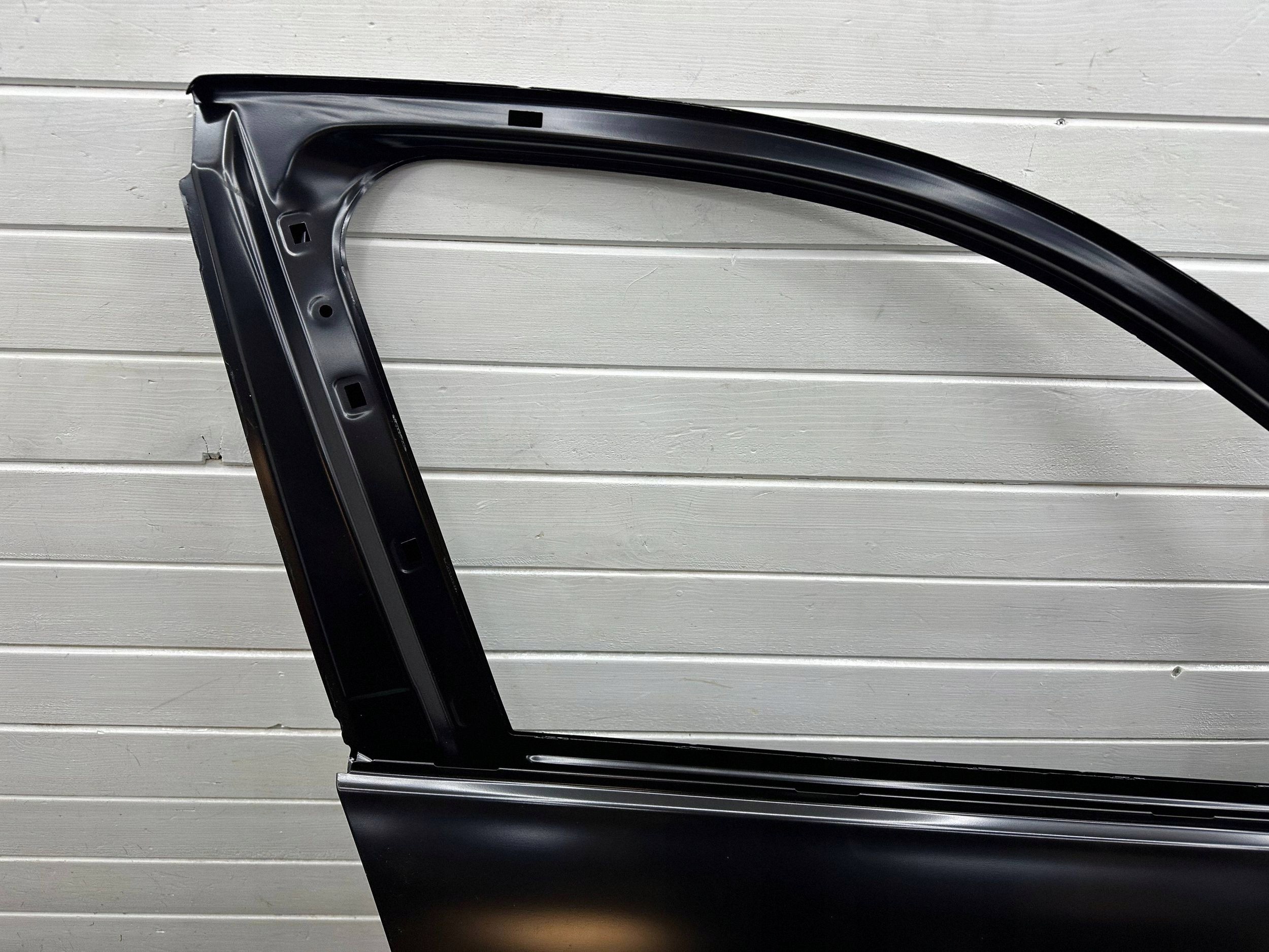 door front front side right BMW X1 U11 5A38652