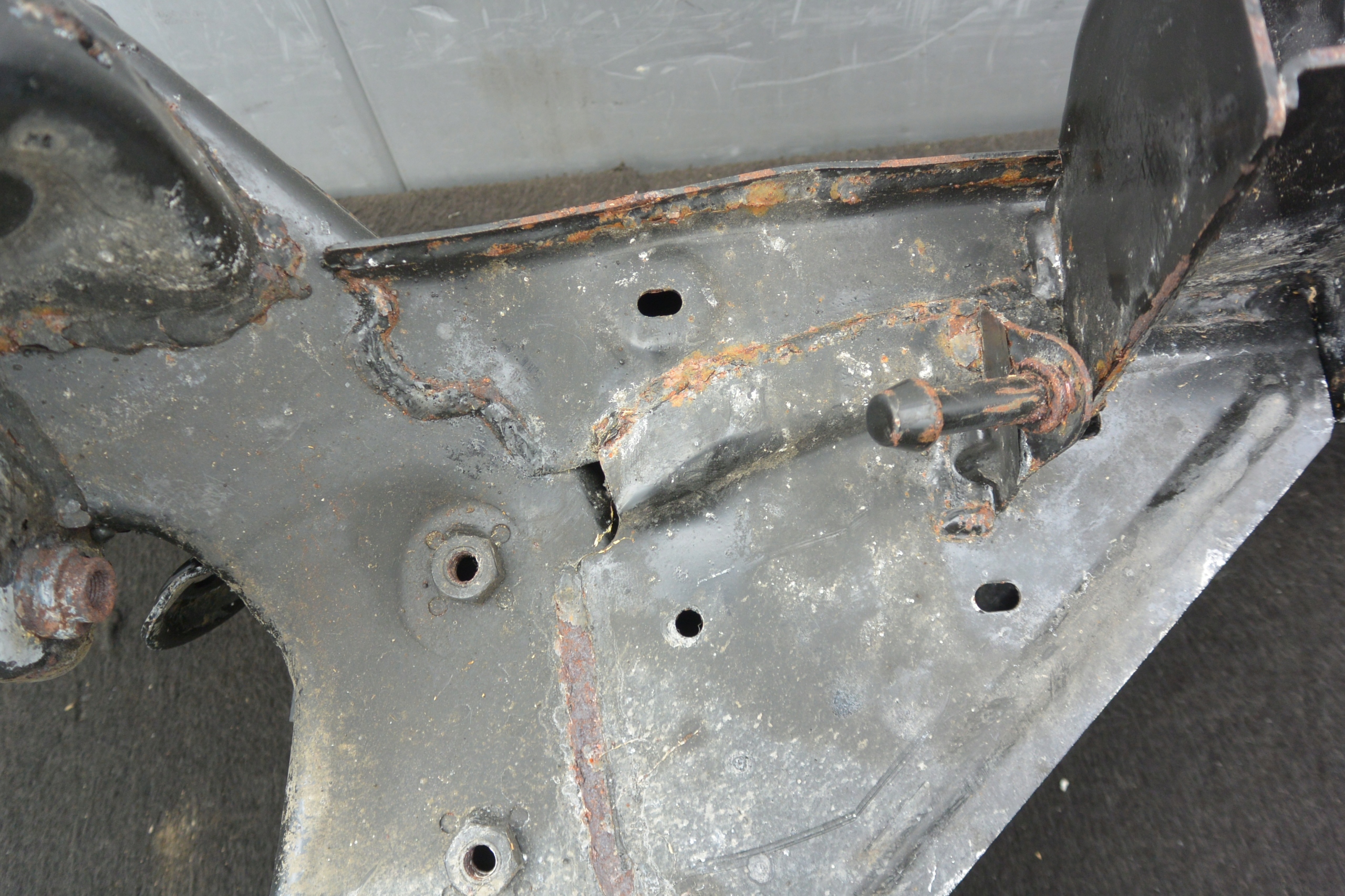 MASERATI LEVANTE subframe axle beam sider TRAWERS rear part