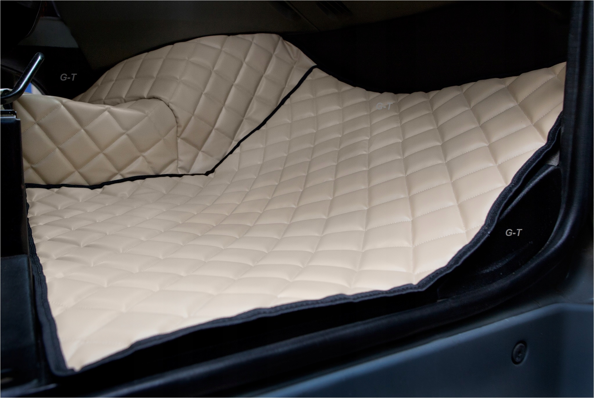 СТЕГАНЫЕ КОВРЫ DAF XF 105 ПОСЛЕ 2012 ГОДА