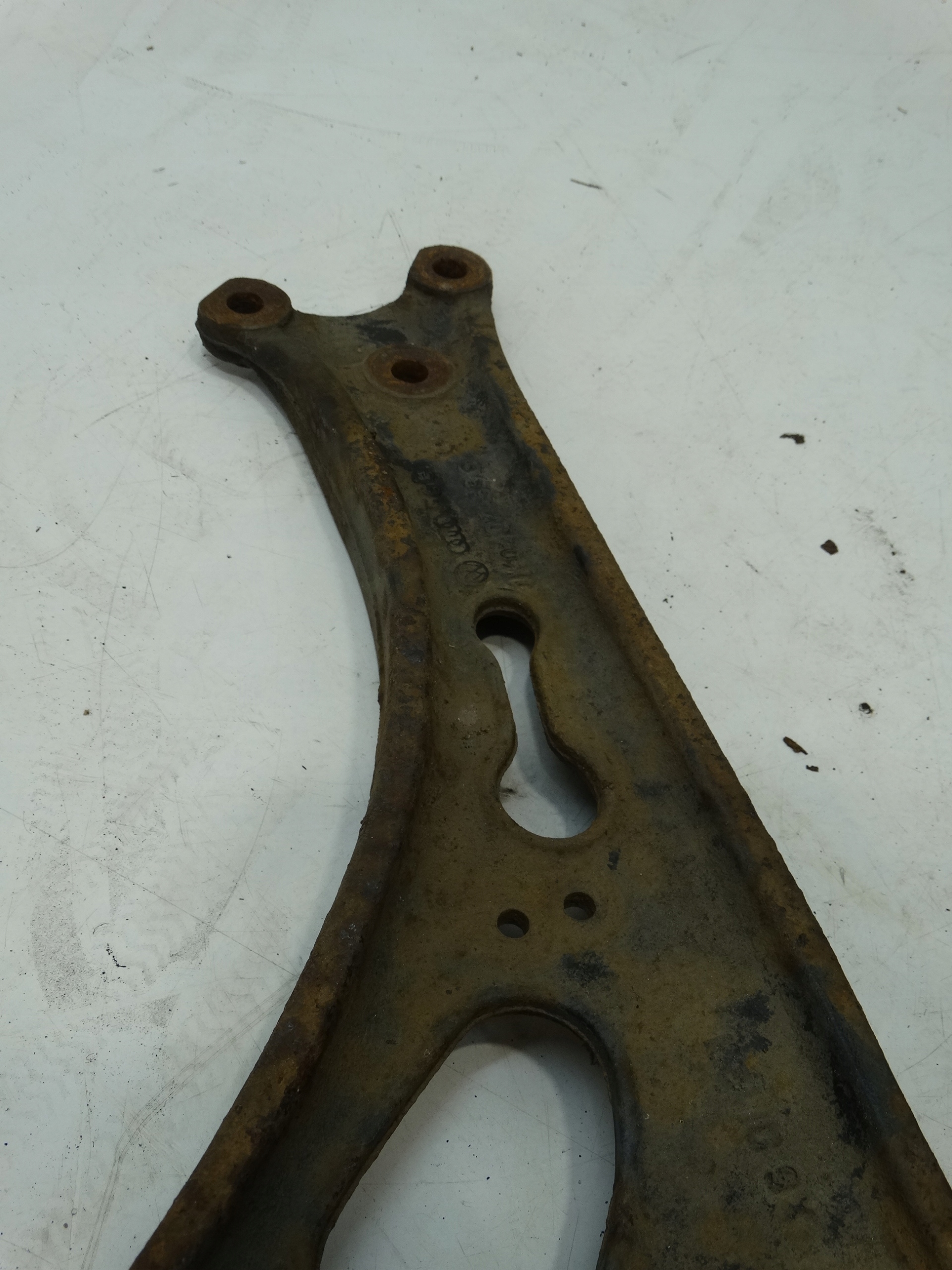 arm lower left front VW TOURAN AUDI A3 8P 1K0407153G