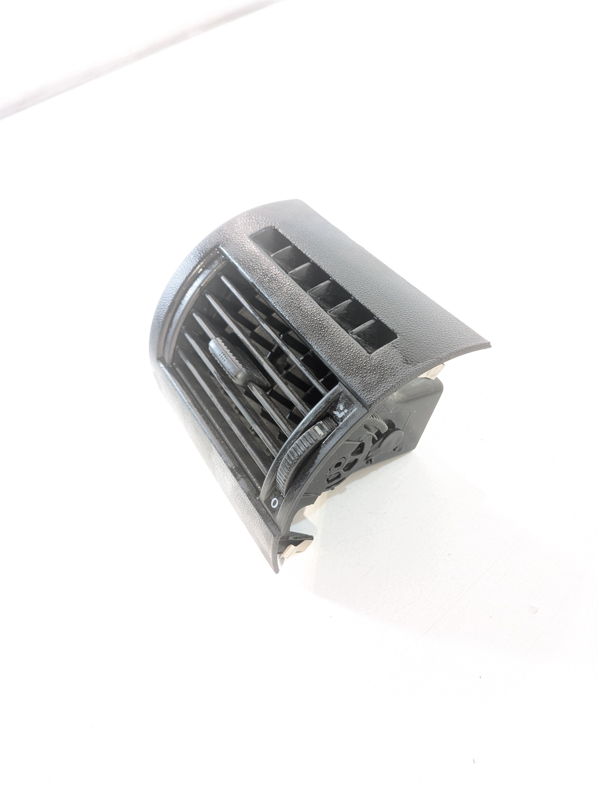 grid air conditioning devices air left driver´s OE 5Z0819703 VW FOX 05-09