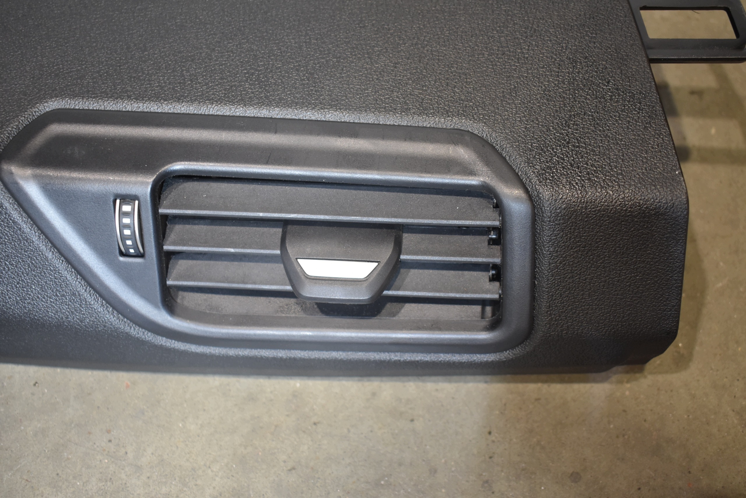 IDEALNA cover cap side SLUPKA B right + grid BMW X7 G07 G05 1