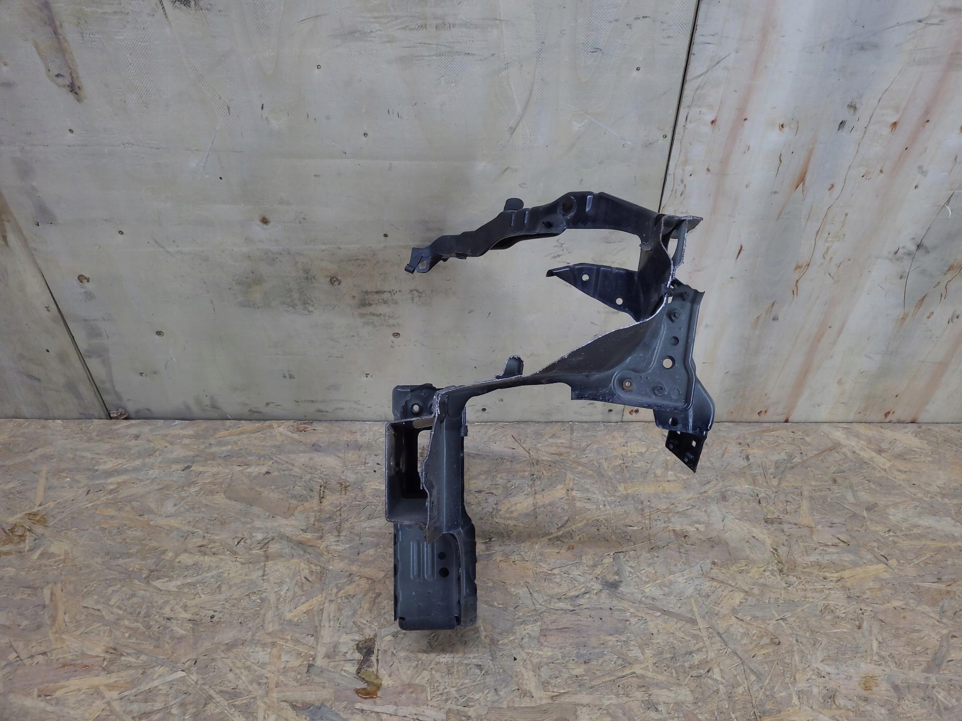 quarter front right side Toyota Prius plus ZVW40 2012