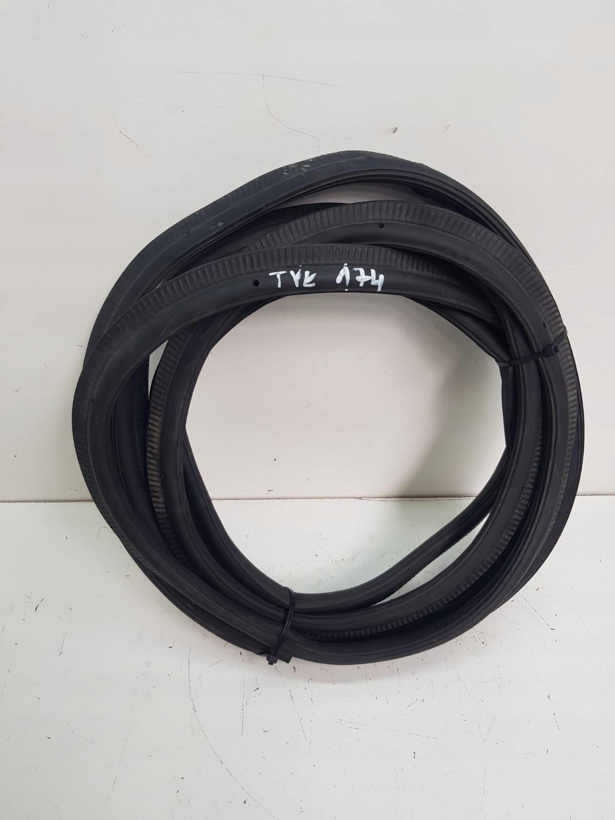 USZCZELKA DRZWI TYLNYCH TRAFIC VIVARO PRIMASTAR