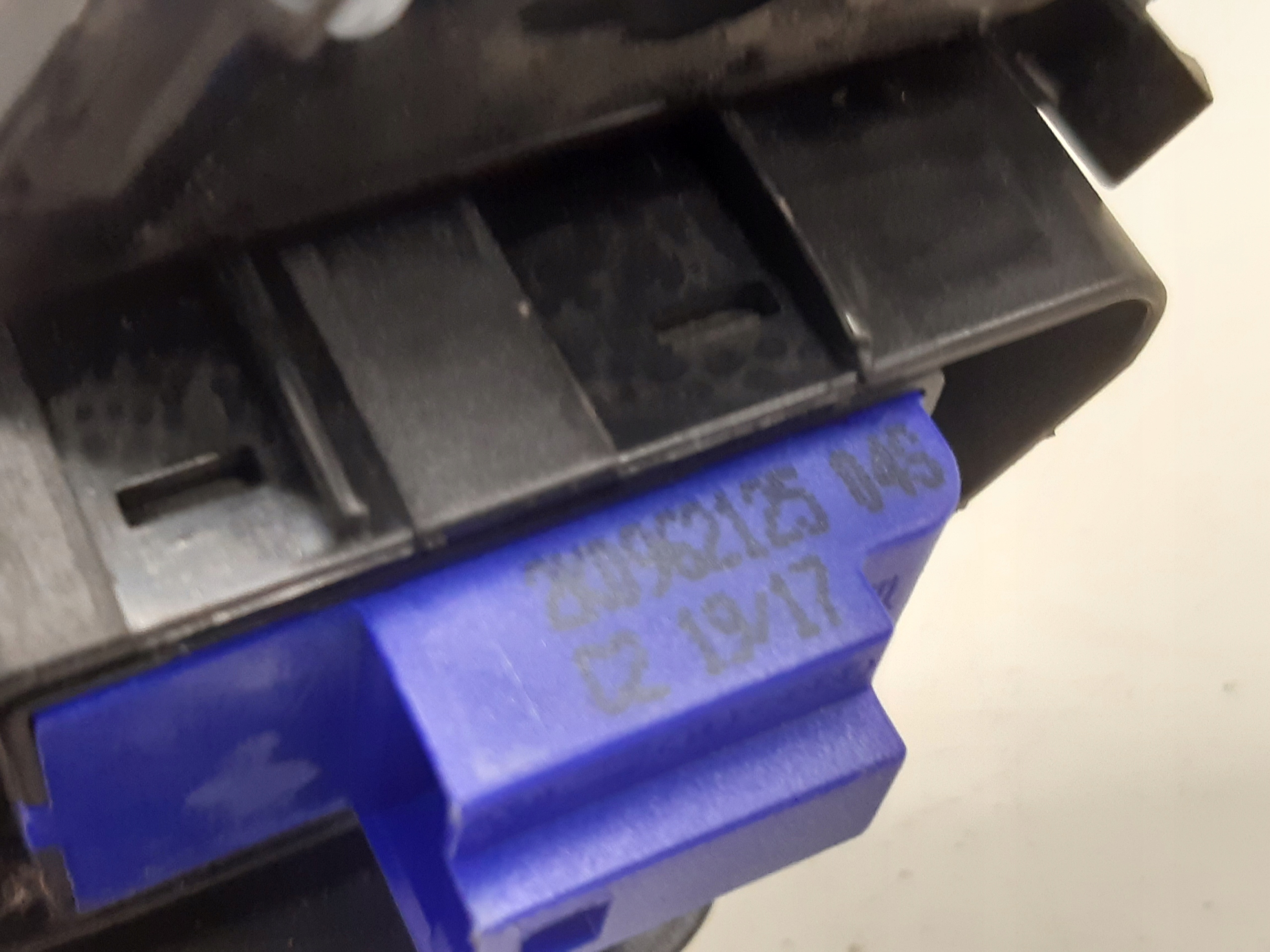 switch central of a lock 2K0962125 VW Caddy IV 2K5 1,2 TSI