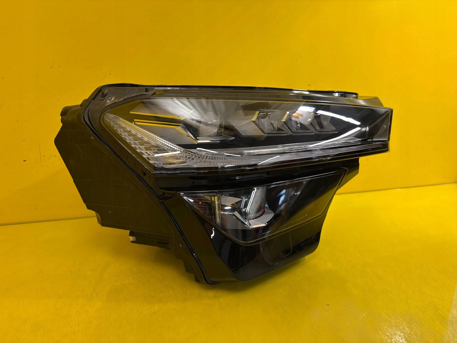 light right Skoda Kodiaq II 2 Matrix 2024- 57H941036