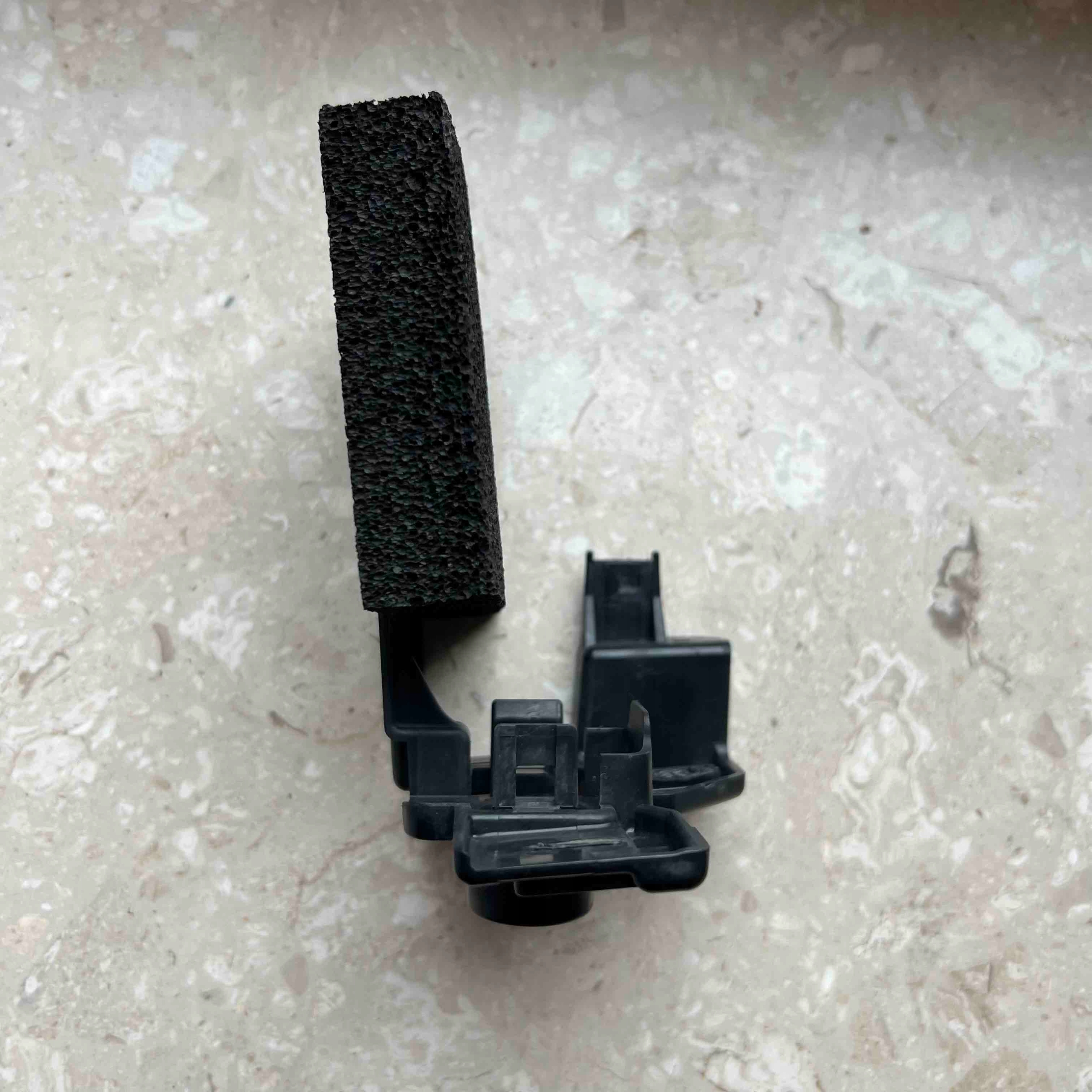 SUZUKI SWACE 2020-> KOSZYK of the sensor PDC left front 89348-02450