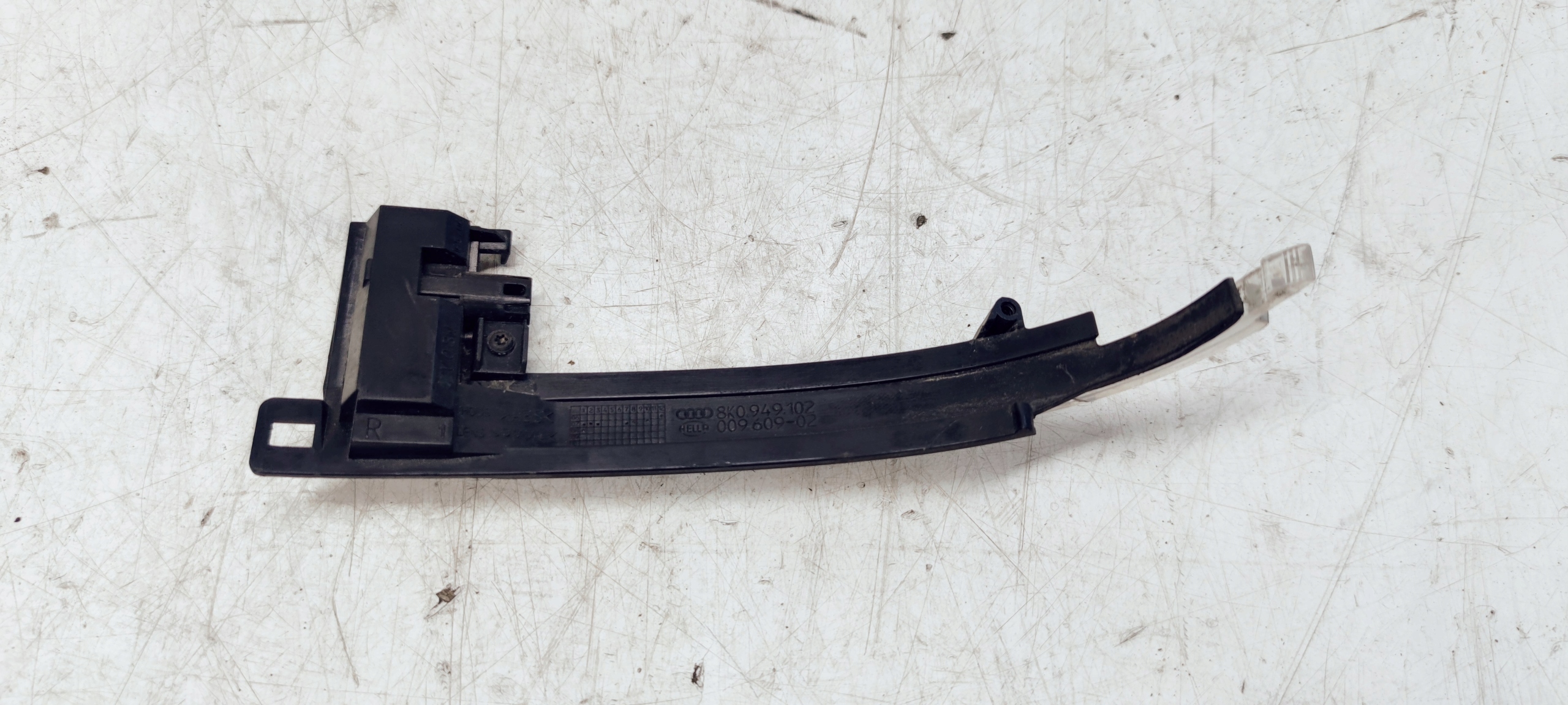 indicator LUSTERA right AUDI A4 B8 8K0949102