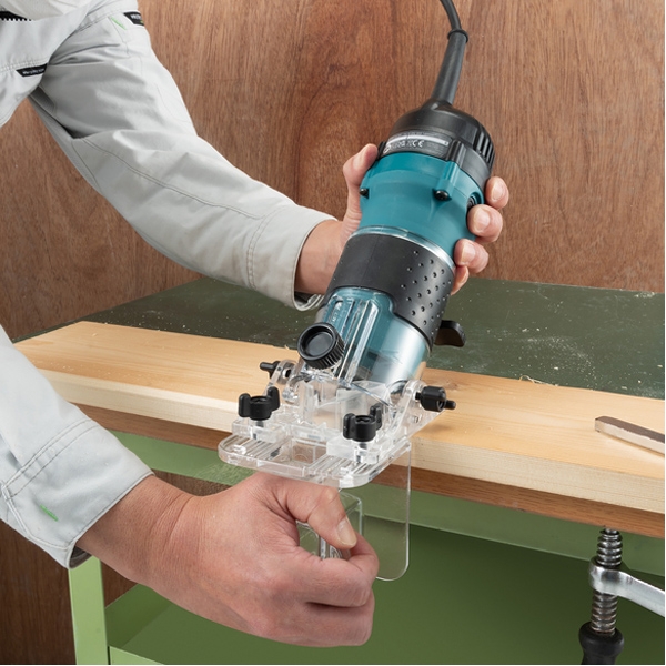 MAKITA 3712 FREZARKA JEDNORĘCZNA 6MM 530W 0-42mm Informacje dodatkowe regulacja obrotów