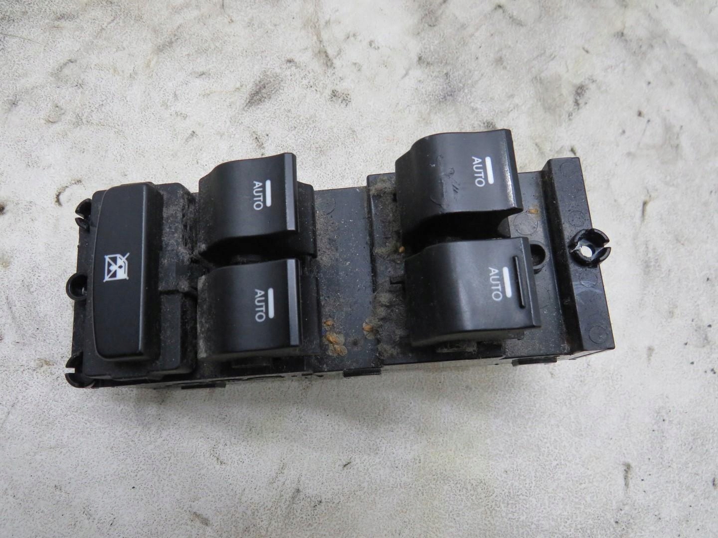панель клавиша стекл Hyundai I40 93570-3Z550
