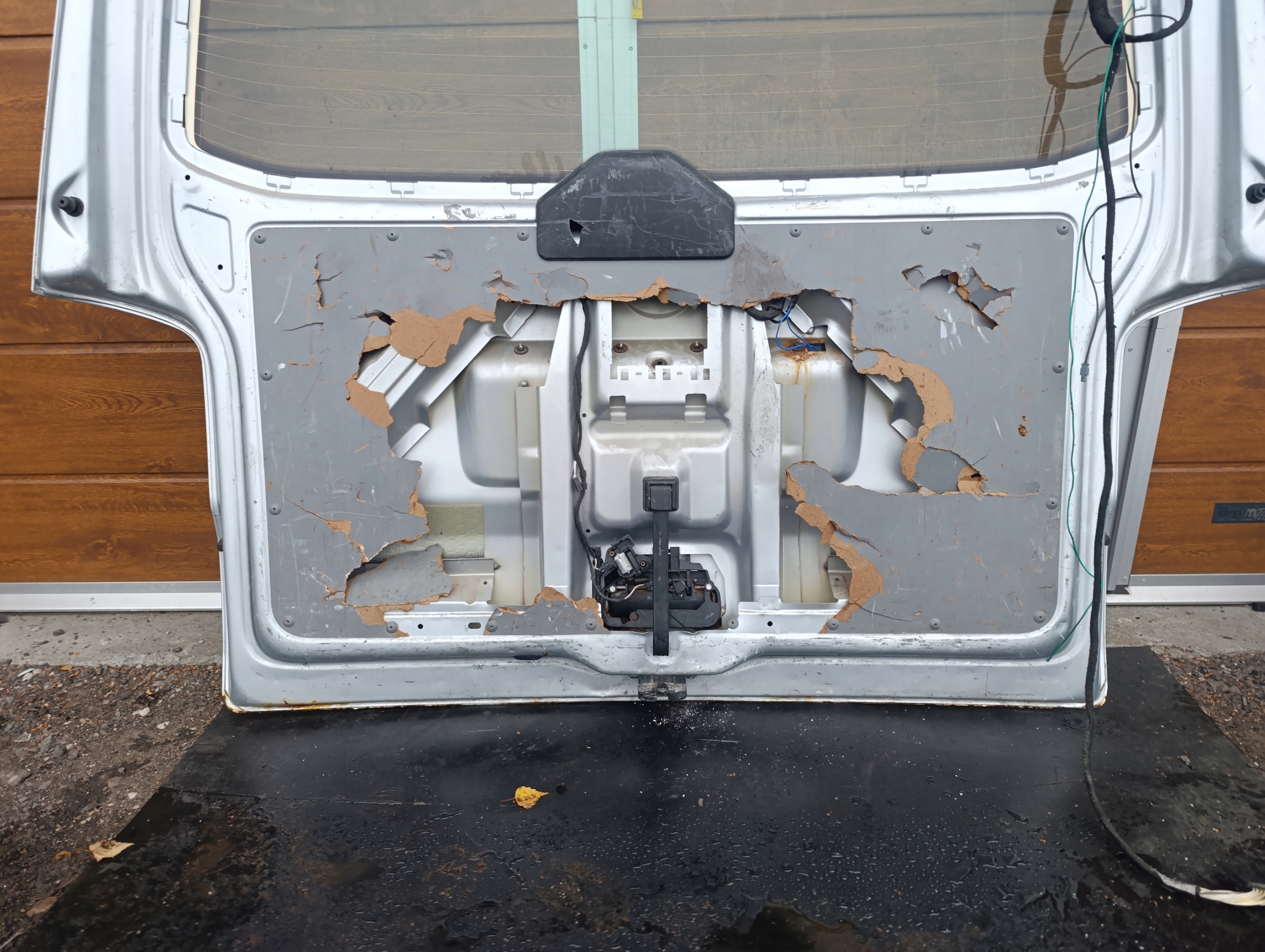 VW T5 T5 LIFT trunk door boot rear part SREBRNA complete