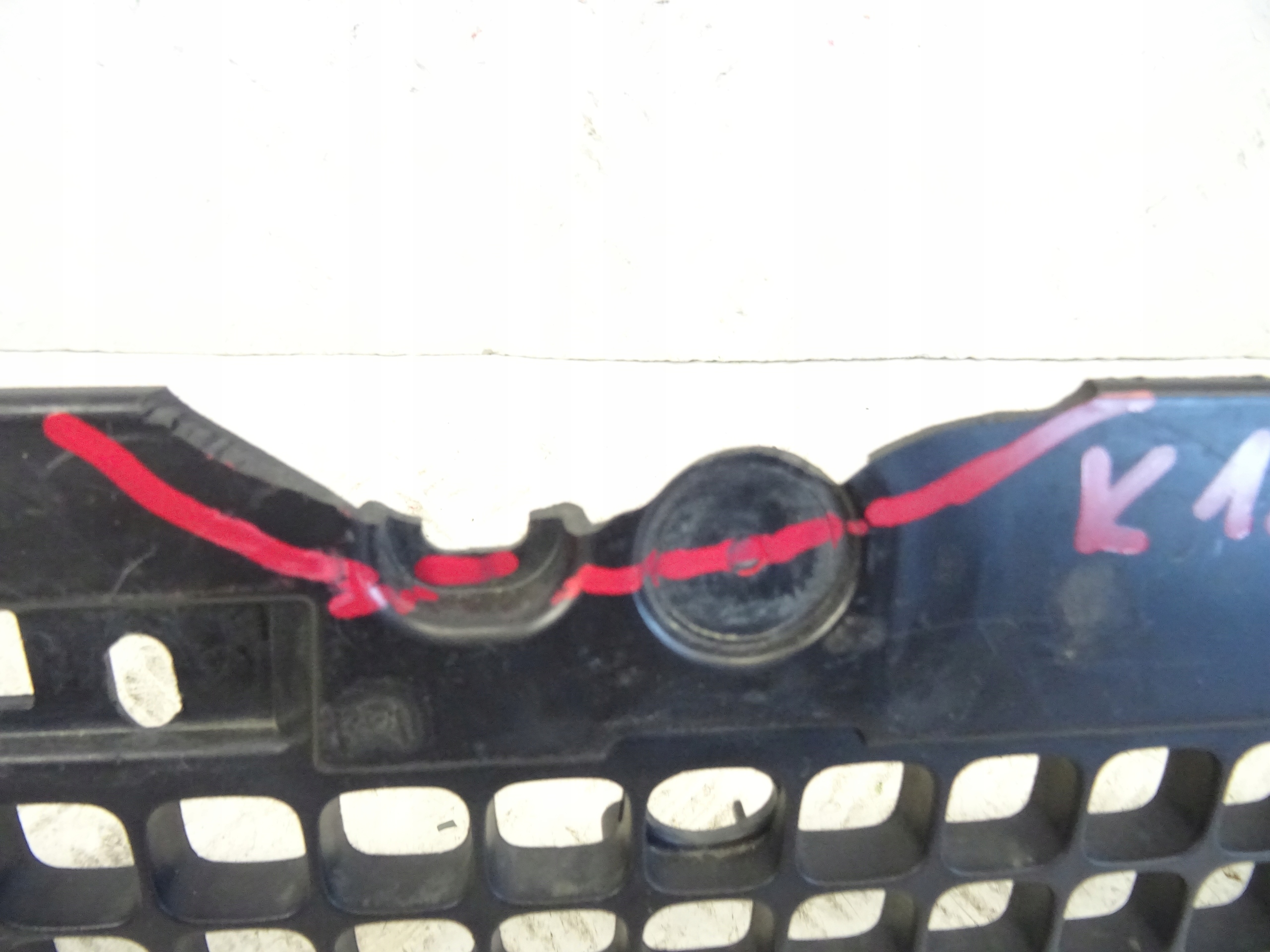 grid of a bumper front front central LAND ROVER DEFENDER L663