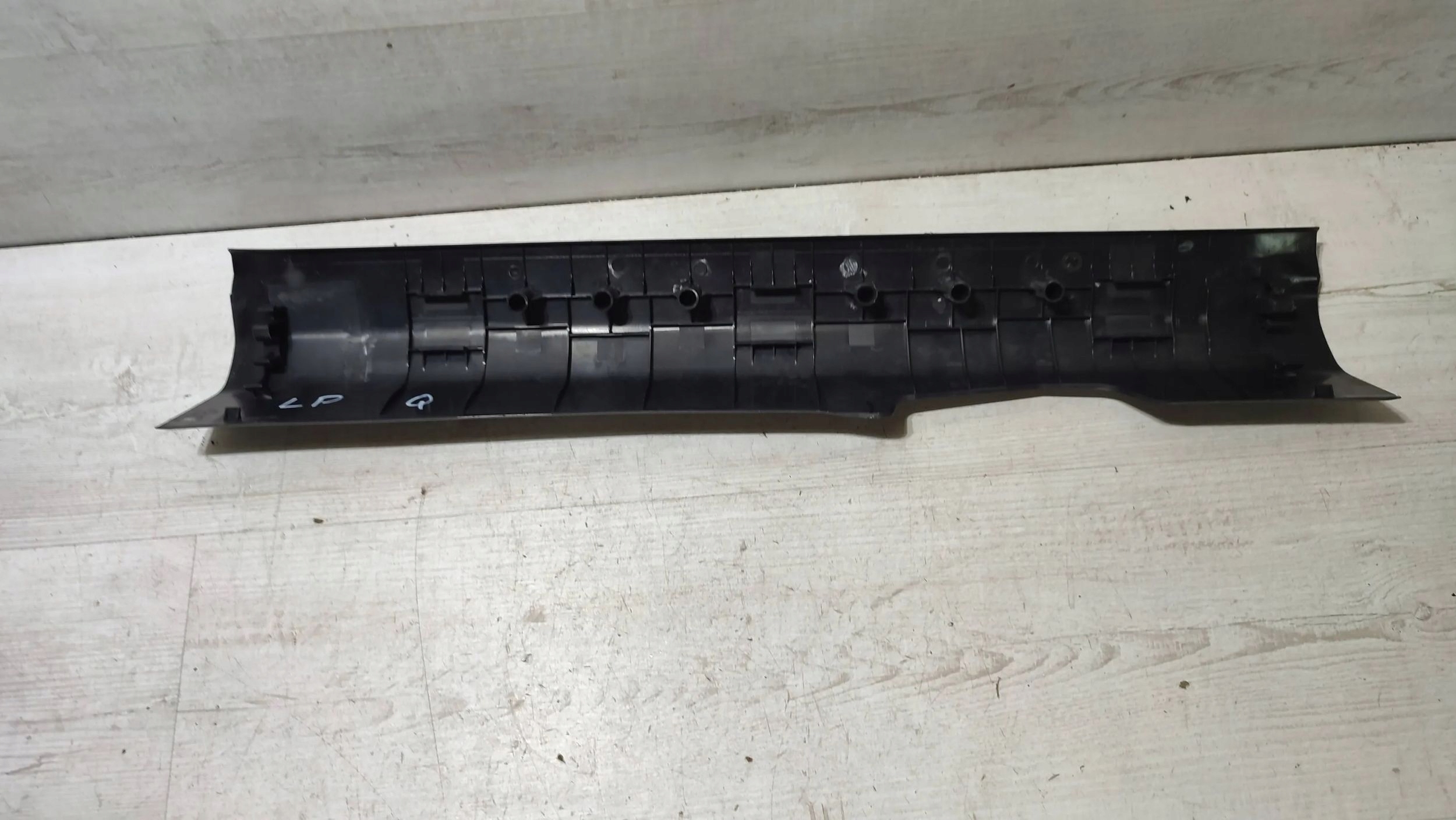 Nissan Qashqai 16r 1.5dci front side left cover threshold