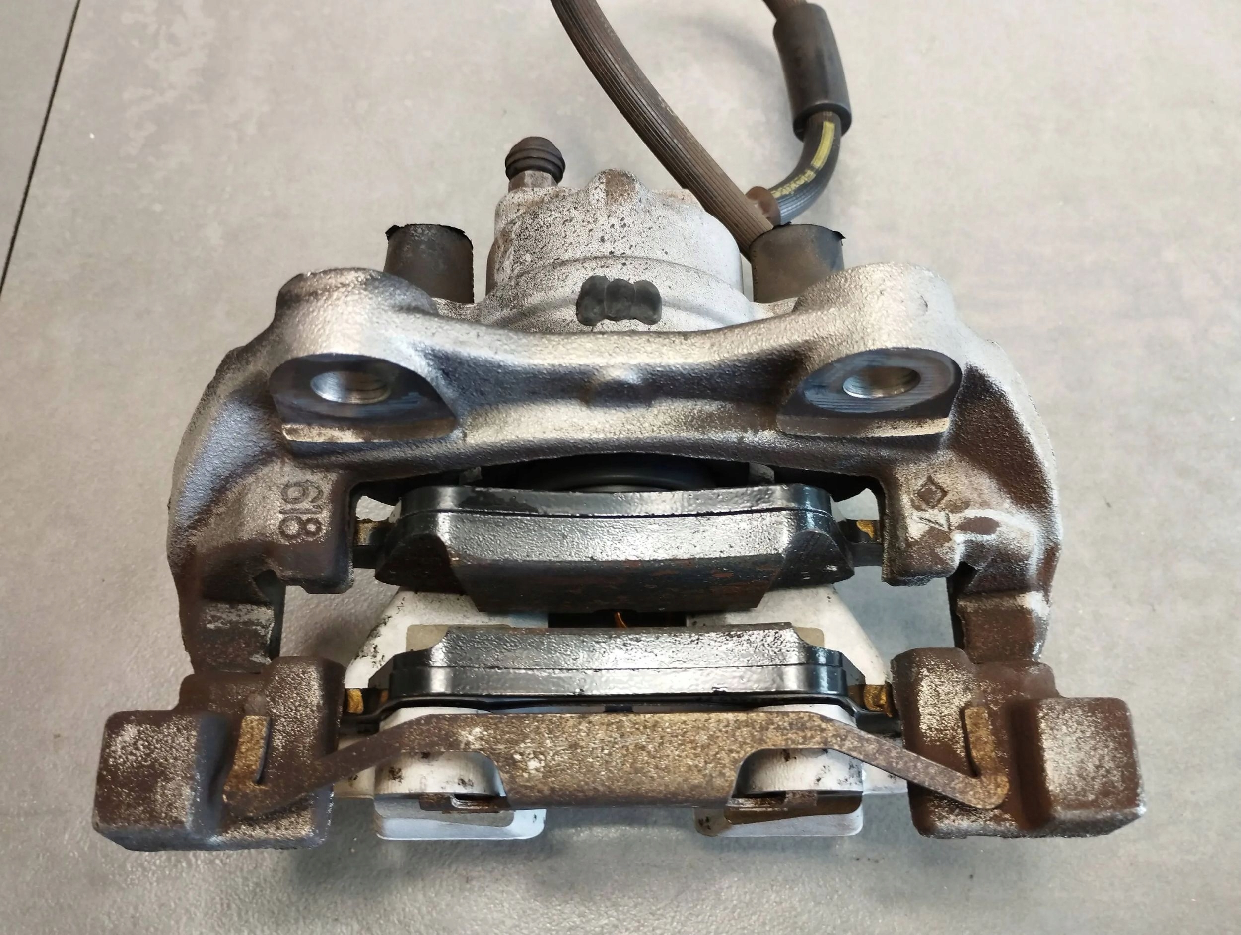 Mercedes-Benz CLS C218 caliper right rear part