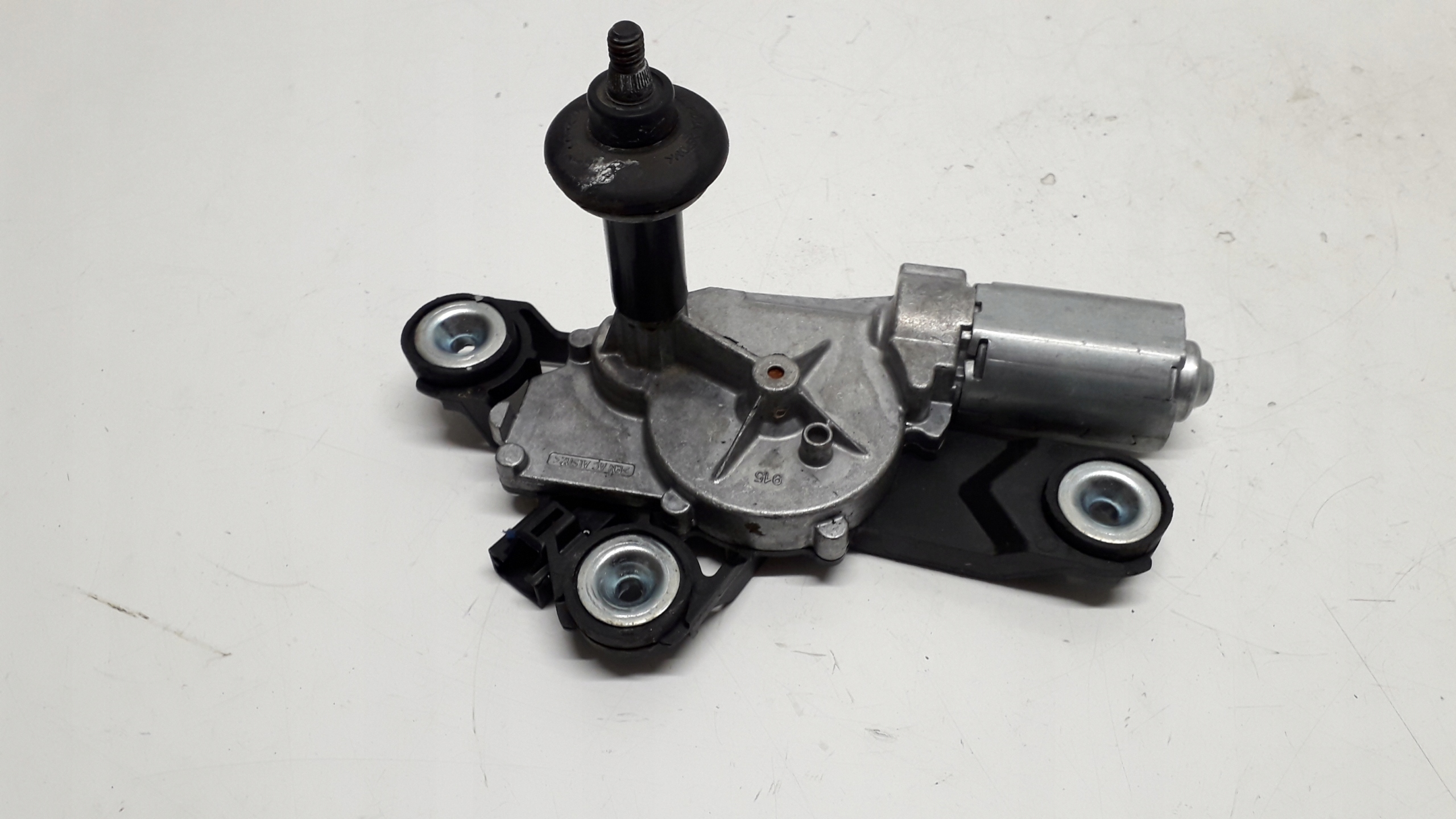 FORD FOCUS MK3 KOMBI SILNICZEK WYCIERACZKI TYŁ