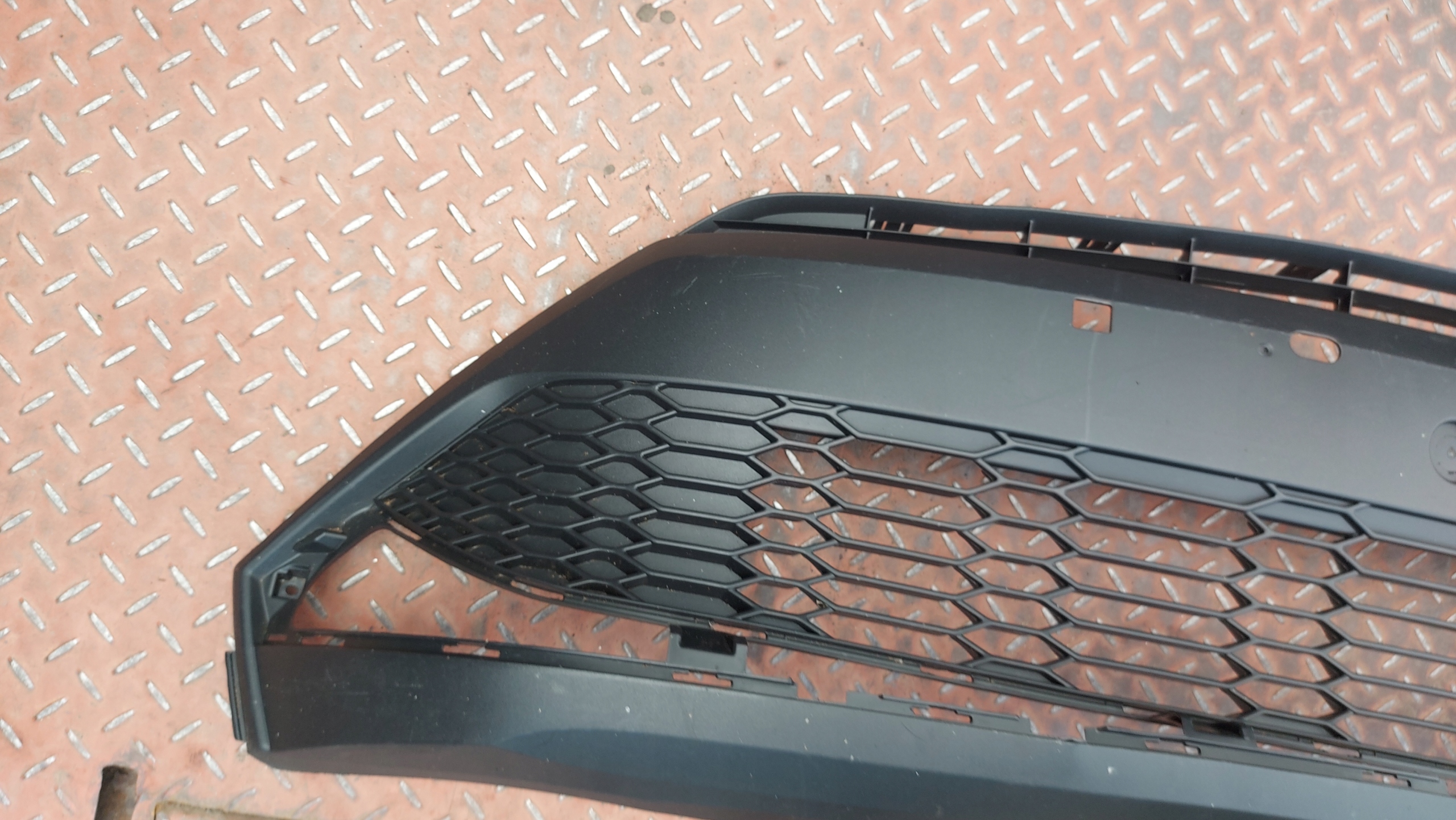 grid of a bumper central front front TOYOTA CHR C-HR 19- LIFT